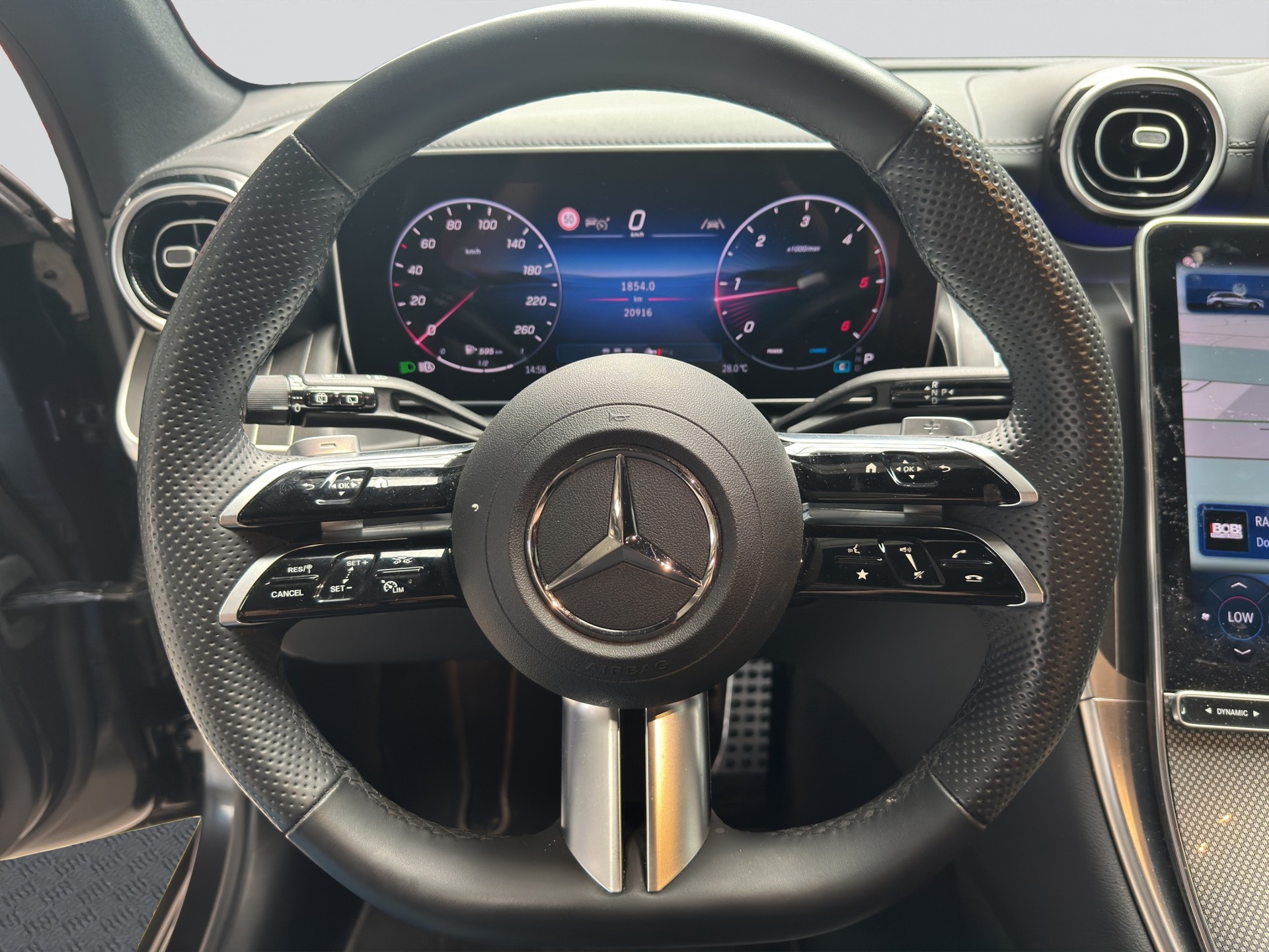 MERCEDES-BENZ GLC 220 d 4Matic AMG Night 9G-Tronic-image-10