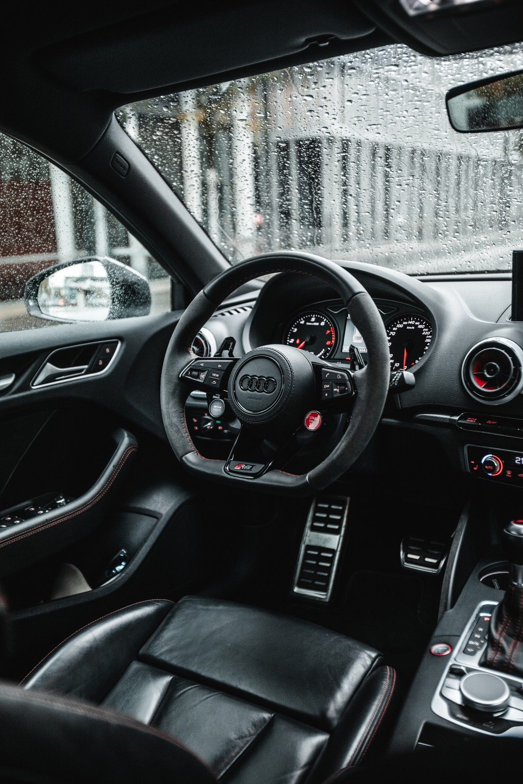 AUDI RS3 2.5 TFSI quattro S-Tronic-image-4