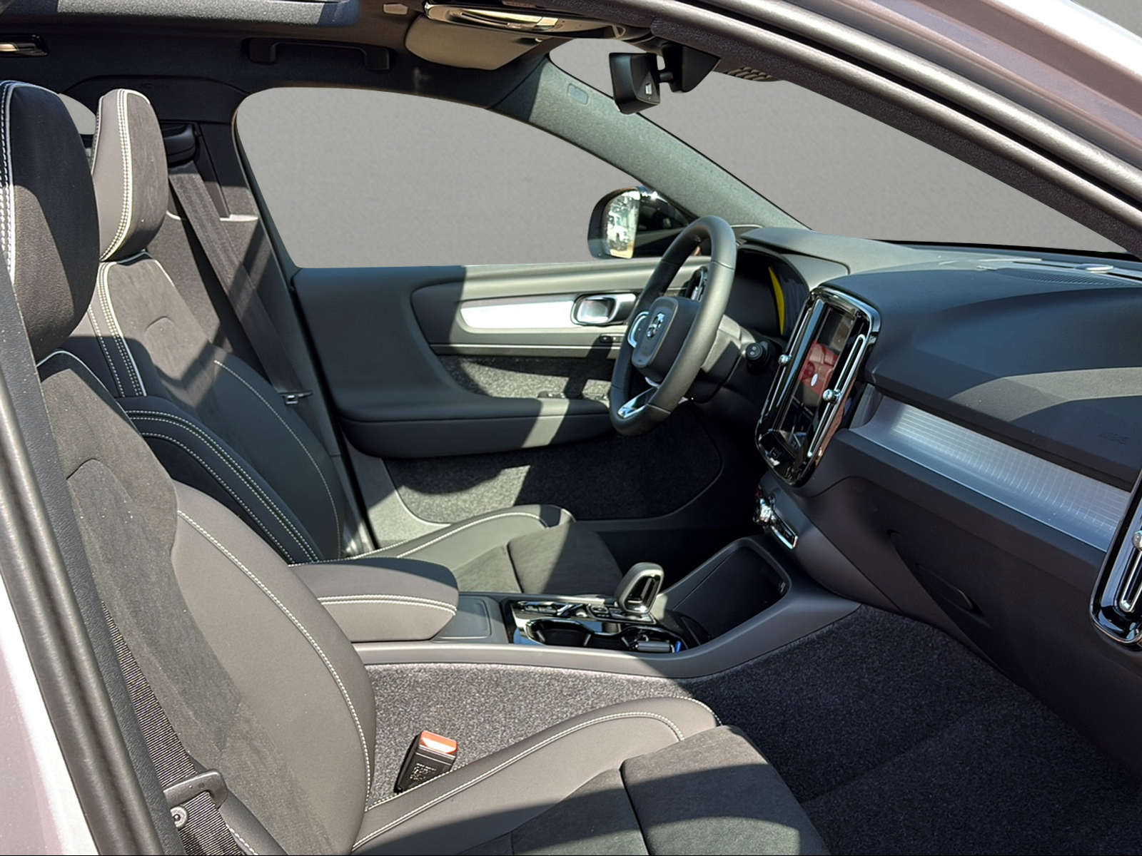 VOLVO XC40 B3 Benzin Mild Hybrid Plus Dark DCT-image-10