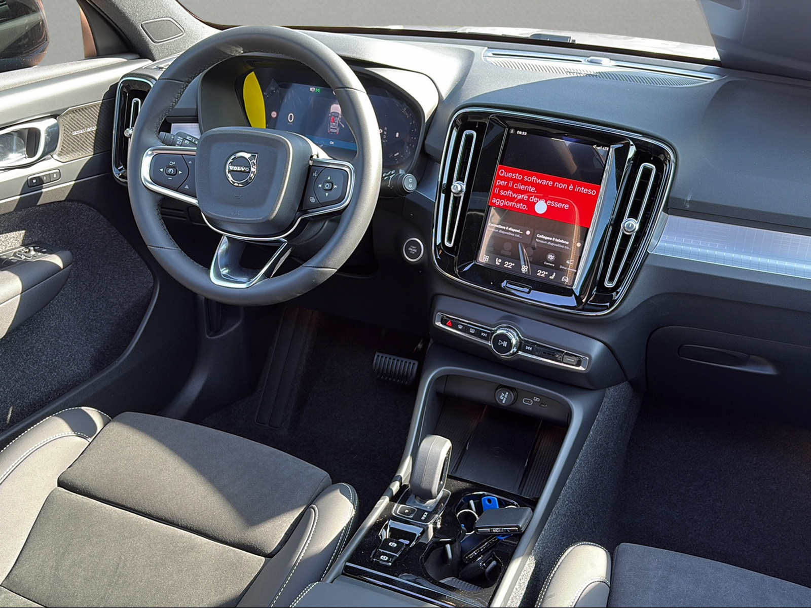 VOLVO XC40 B3 Benzin Mild Hybrid Plus Dark DCT-image-12