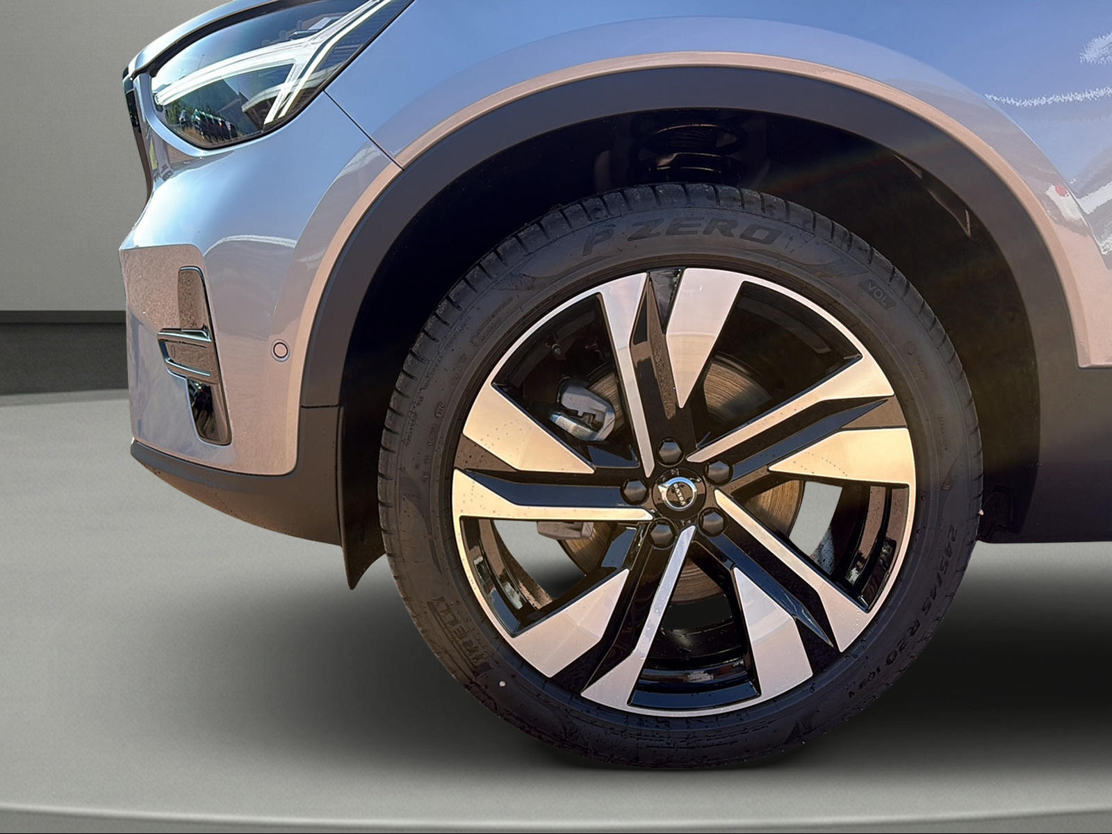 VOLVO XC40 B3 Benzin Mild Hybrid Plus Dark DCT-showroom-element-2
