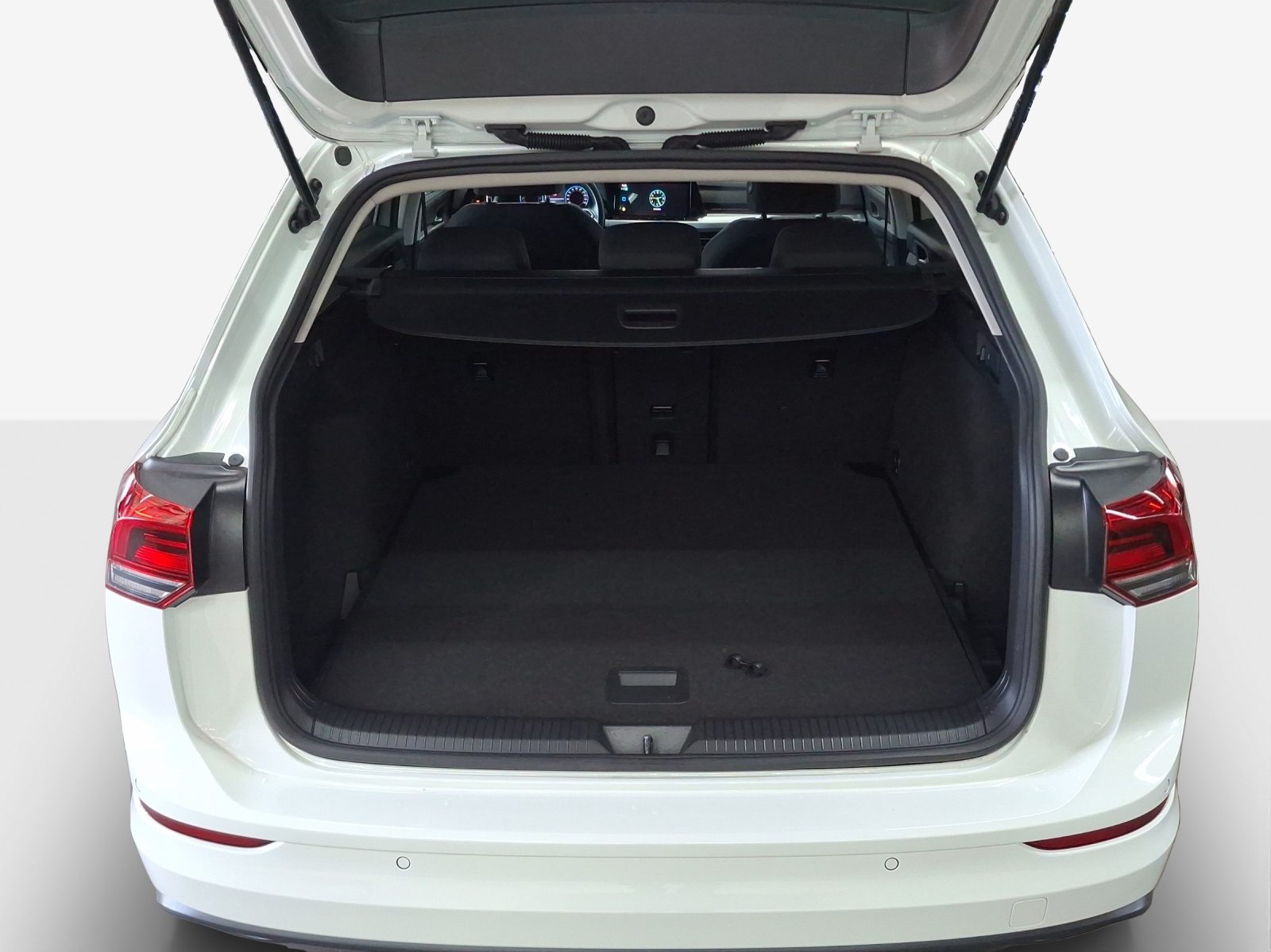VW Golf Variant 1.0 eTSI mHEV Life DSG-image-12