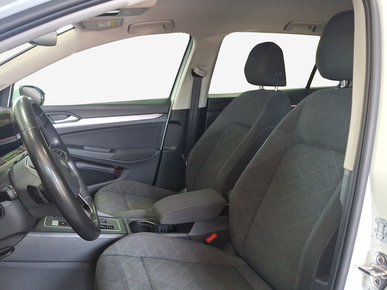 VW Golf Variant 1.0 eTSI mHEV Life DSG-image-7