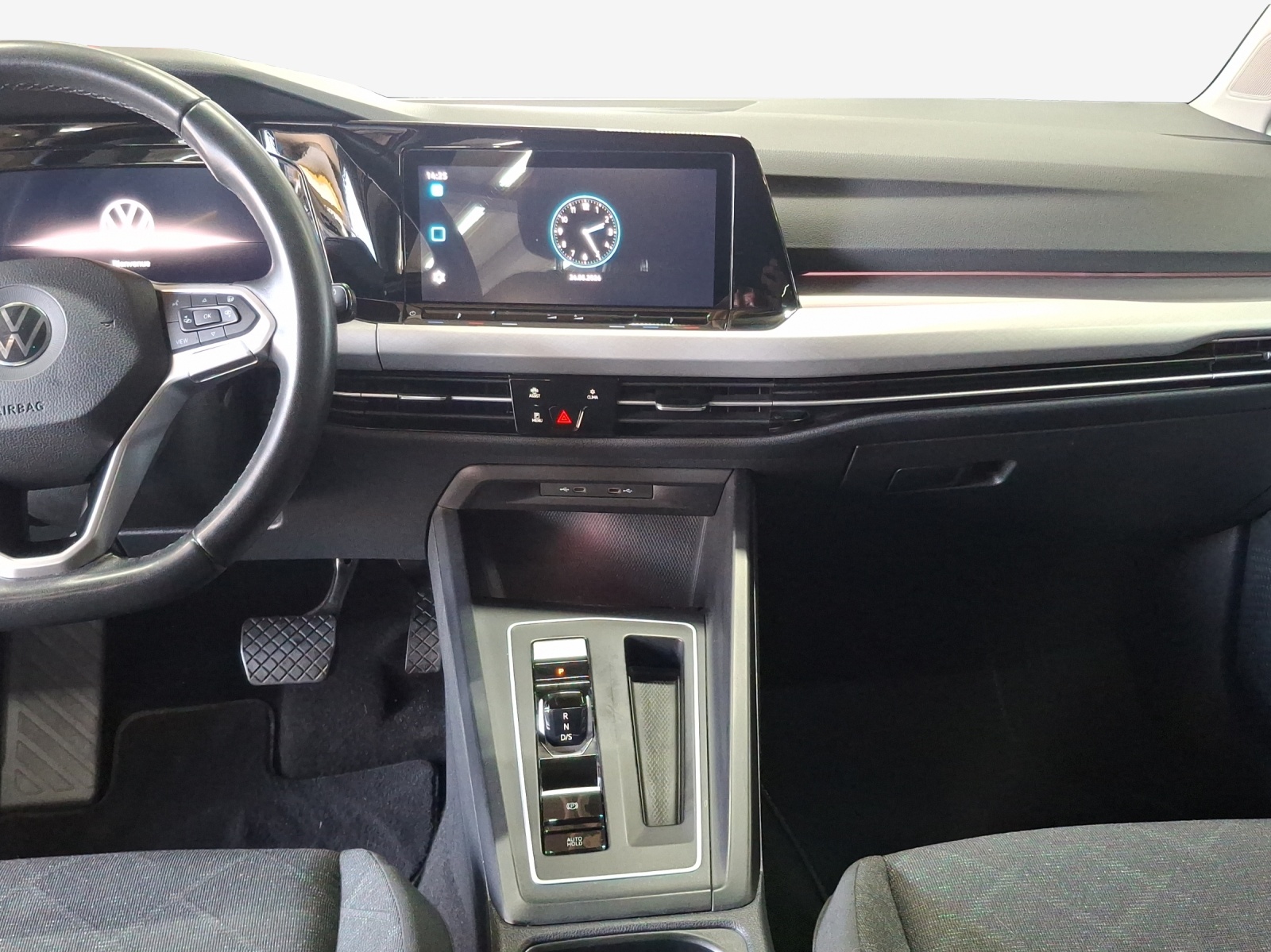 VW Golf Variant 1.0 eTSI mHEV Life DSG-image-10