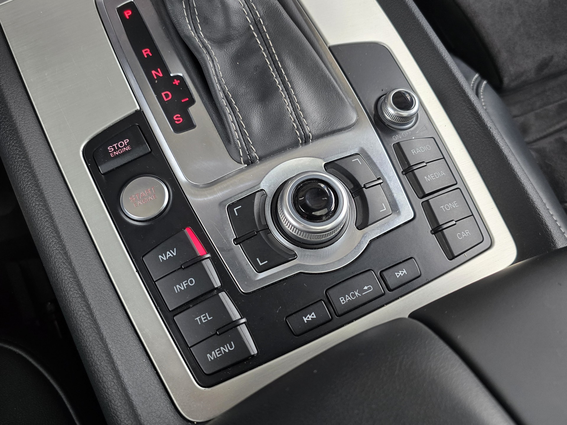 AUDI Q7 3.0 TDI S-Line V12-Optik Quattro TIPTRONIC 7-Sitzer mit AHK-image-27