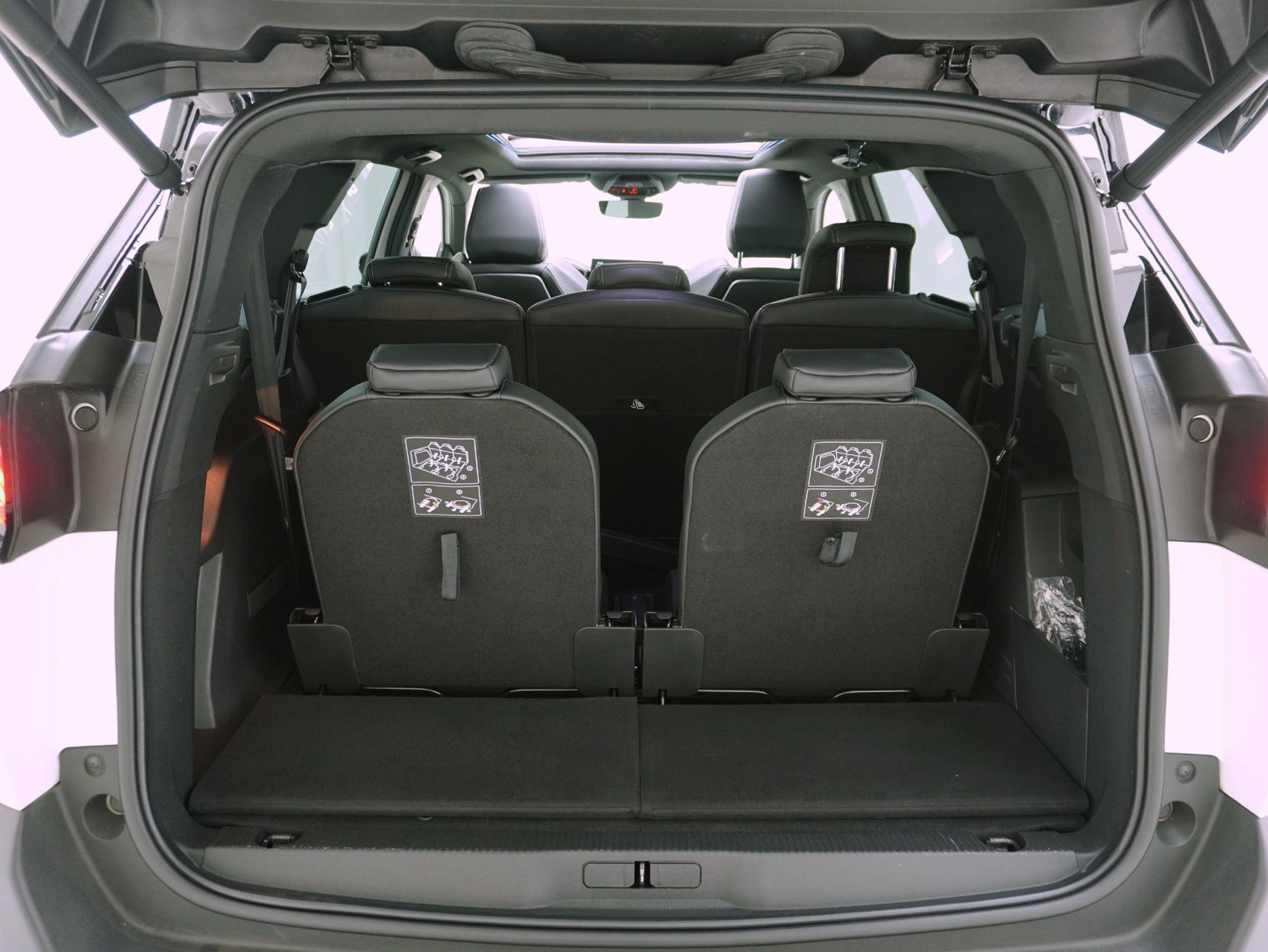 PEUGEOT 5008 2.0 BlueHDi GT Pack-image-14