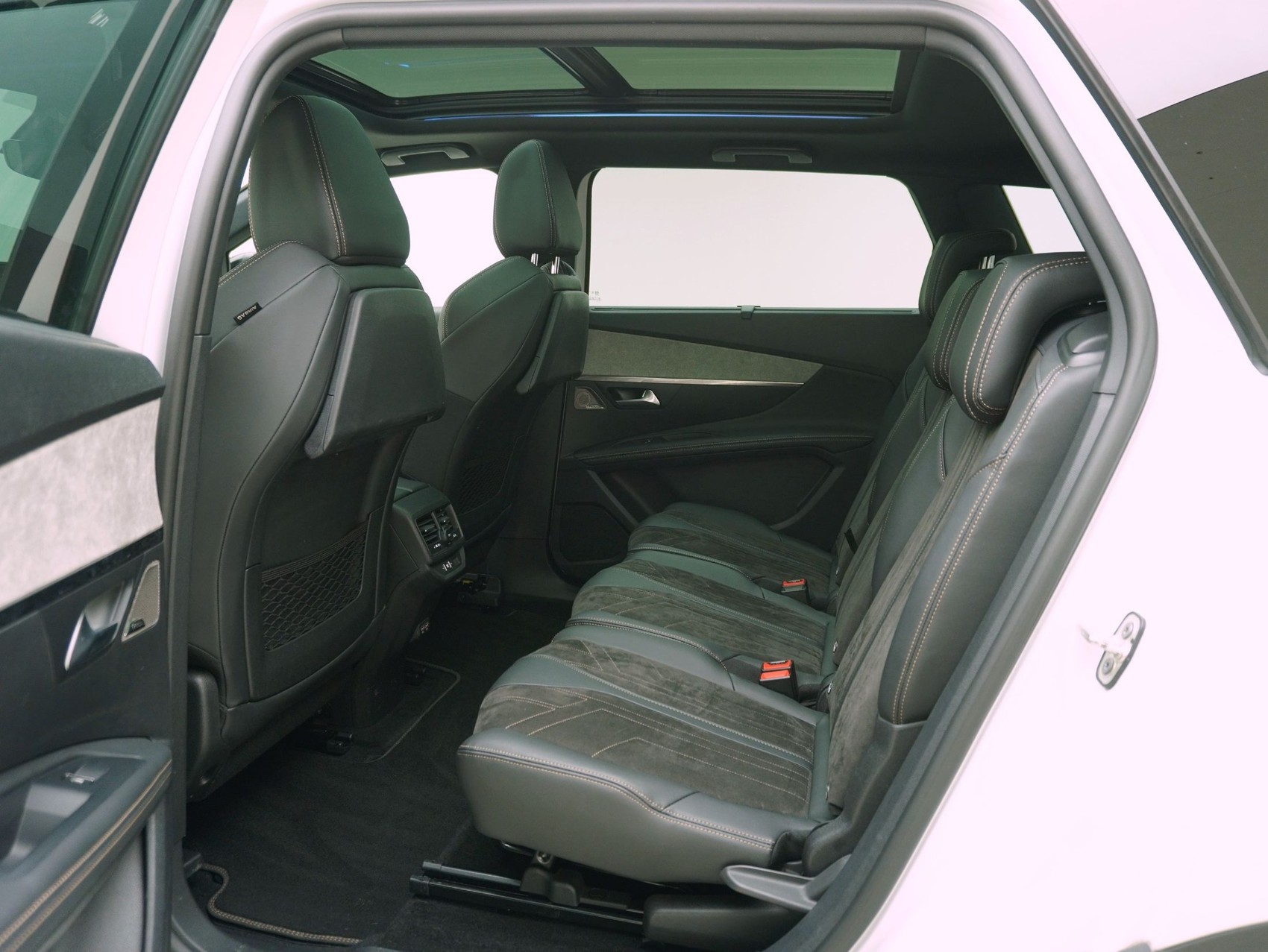 PEUGEOT 5008 2.0 BlueHDi GT Pack-image-12