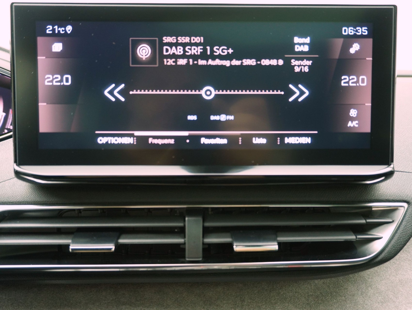 PEUGEOT 5008 2.0 BlueHDi GT Pack-image-22