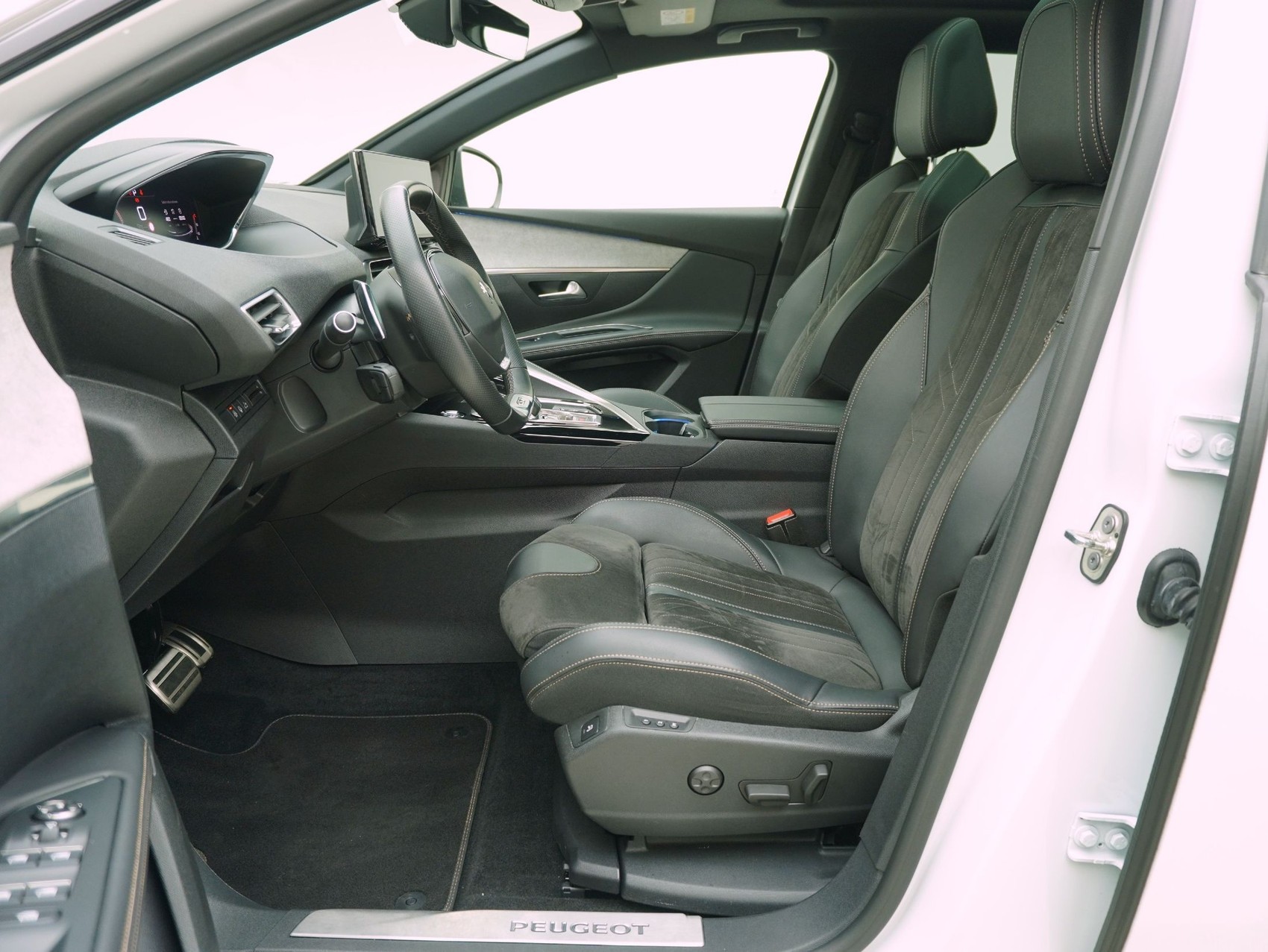 PEUGEOT 5008 2.0 BlueHDi GT Pack-image-9