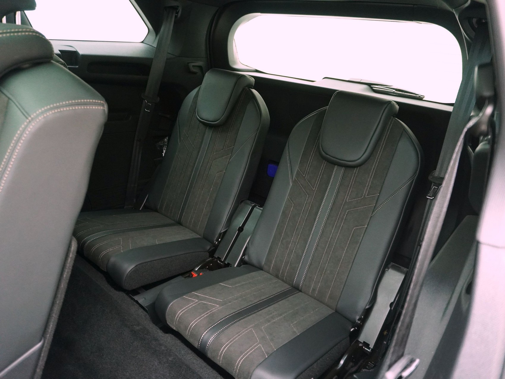PEUGEOT 5008 2.0 BlueHDi GT Pack-image-13