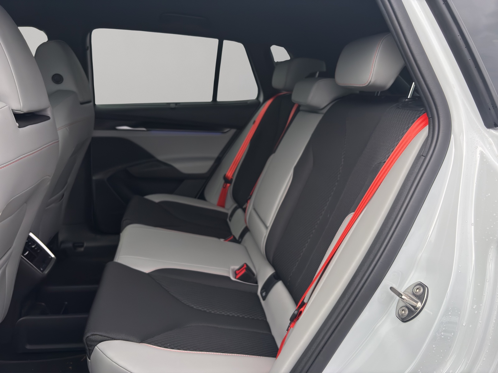 SKODA Elroq 85-image-14