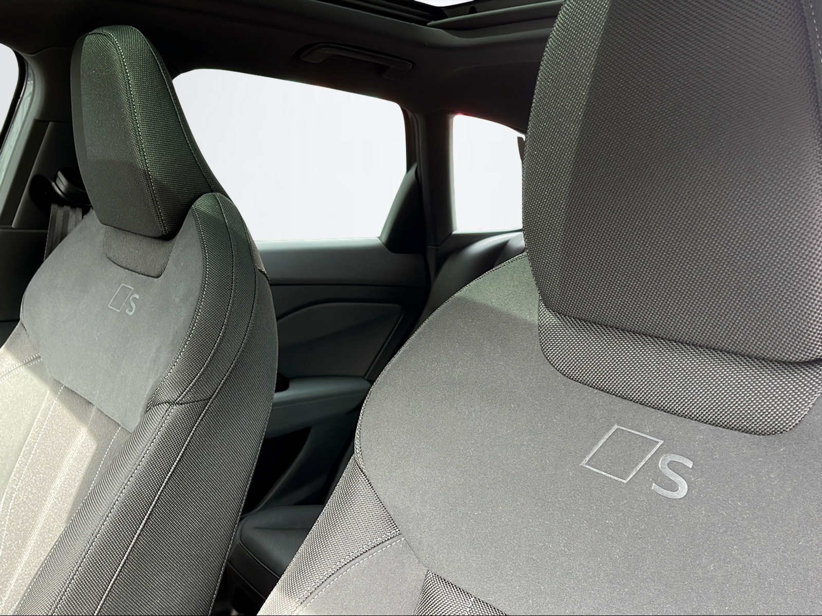AUDI Q3 SUV TDI quattro 142 kW-image-13