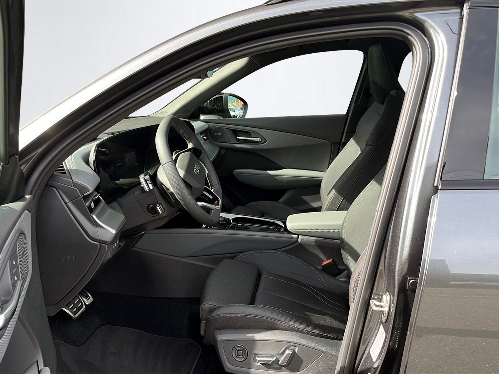 AUDI Q3 SUV TDI quattro 142 kW-image-7