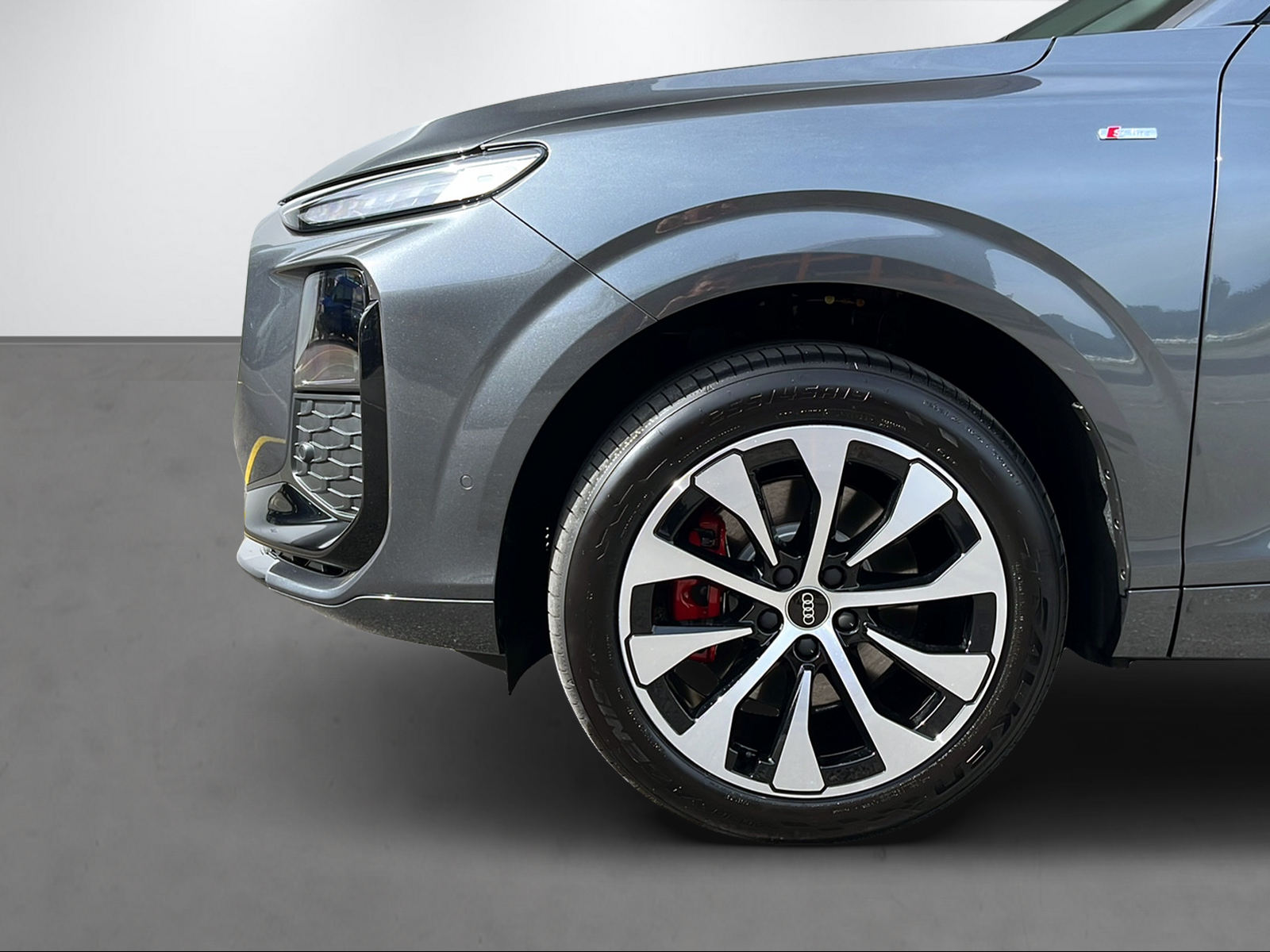AUDI Q3 SUV TDI quattro 142 kW-image-4