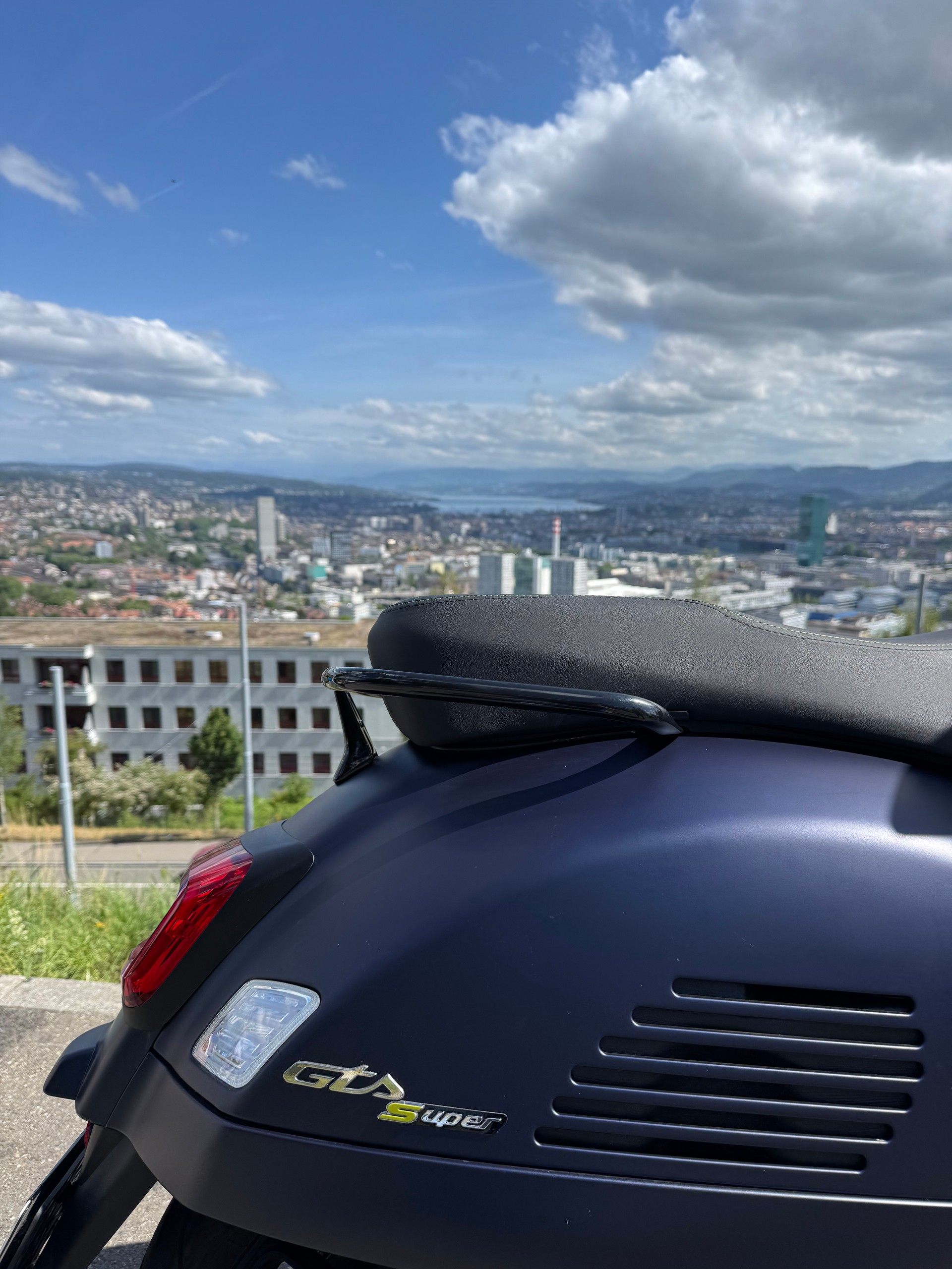 PIAGGIO Vespa GTS 125 Super Tech ABS-image-4