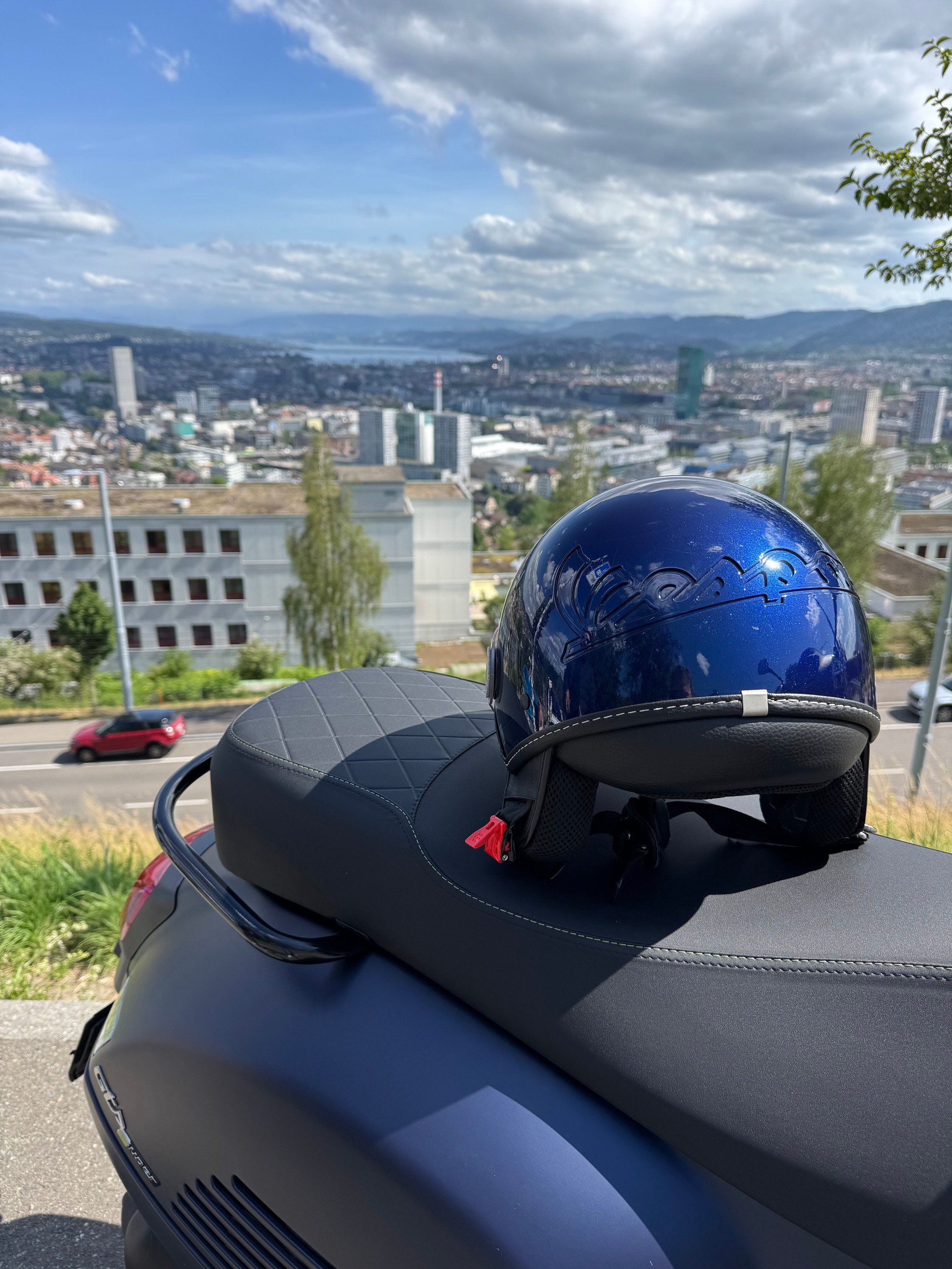 PIAGGIO Vespa GTS 125 Super Tech ABS-image-8