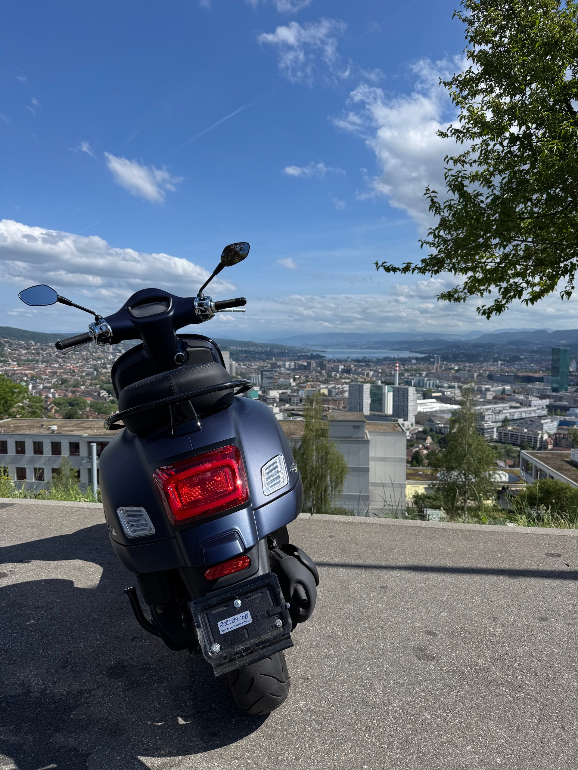 PIAGGIO Vespa GTS 125 Super Tech ABS-image-2
