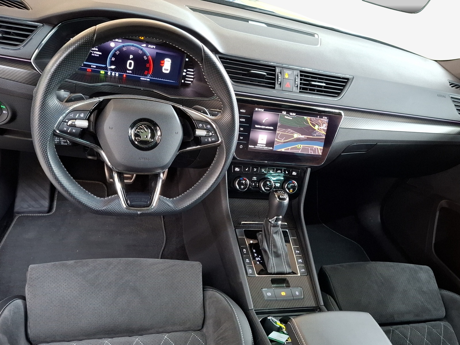 SKODA Superb Combi 2.0 TSI SportLine Light 4x4 DSG-image-8