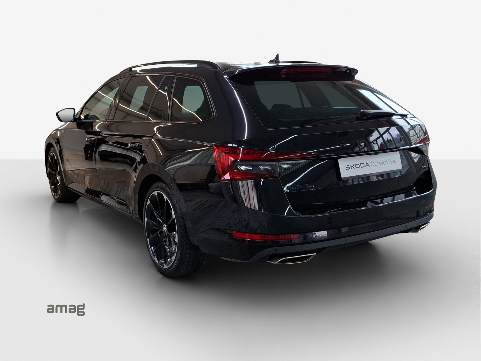 SKODA Superb Combi 2.0 TSI SportLine Light 4x4 DSG-image-2