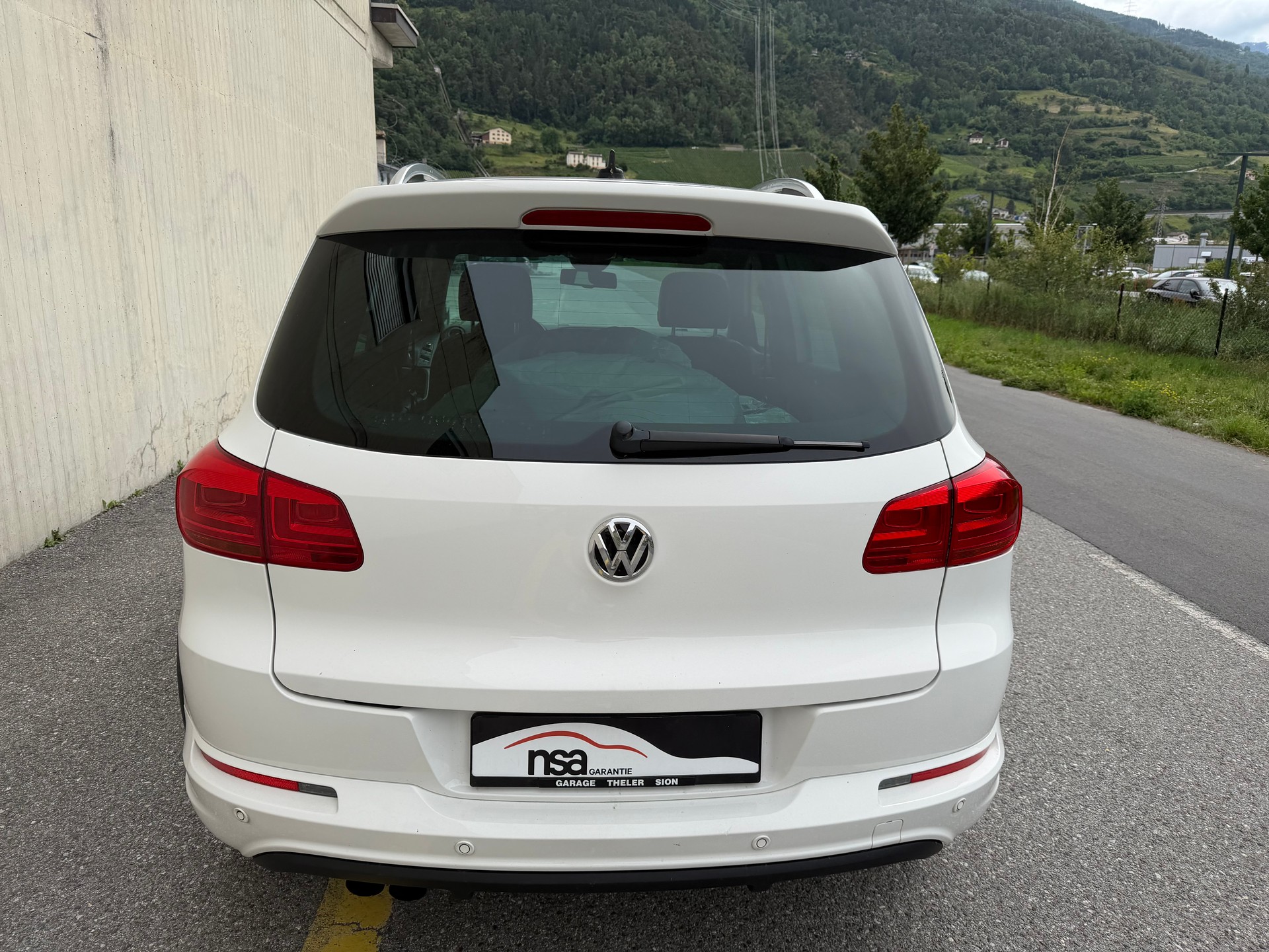 VW Tiguan 2.0 TSI Design 4Motion DSG-image-7