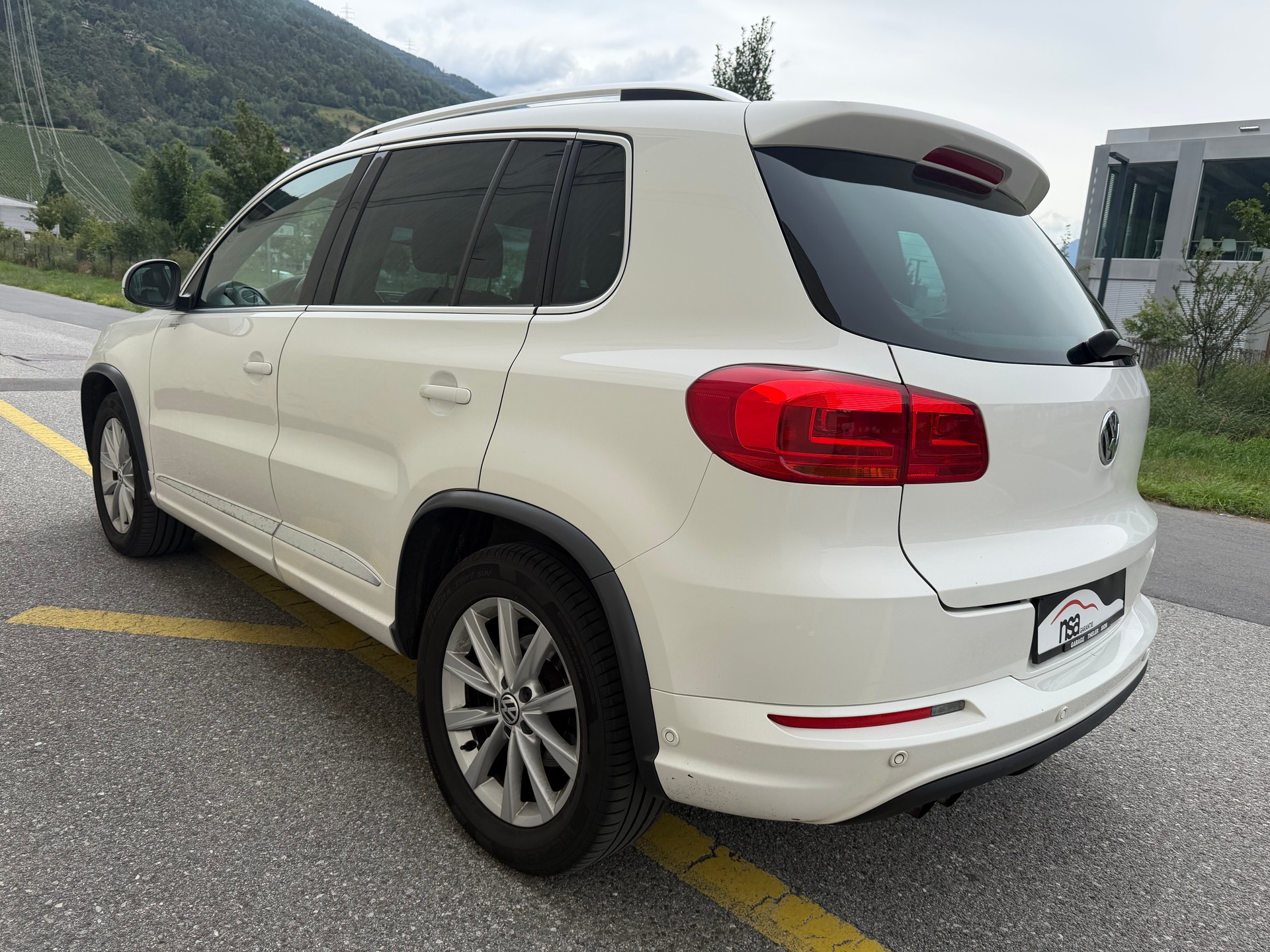VW Tiguan 2.0 TSI Design 4Motion DSG-image-8