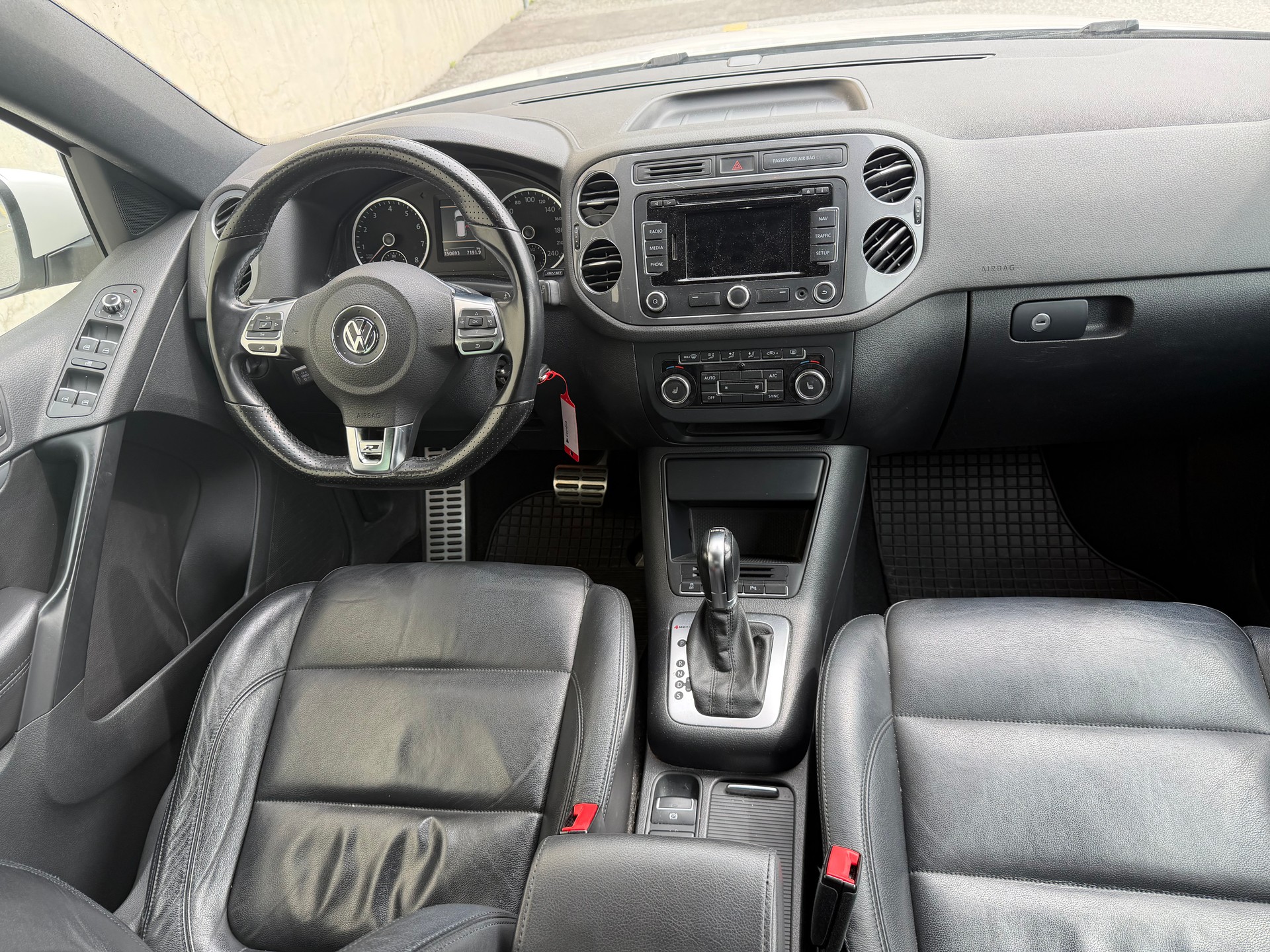 VW Tiguan 2.0 TSI Design 4Motion DSG-image-13