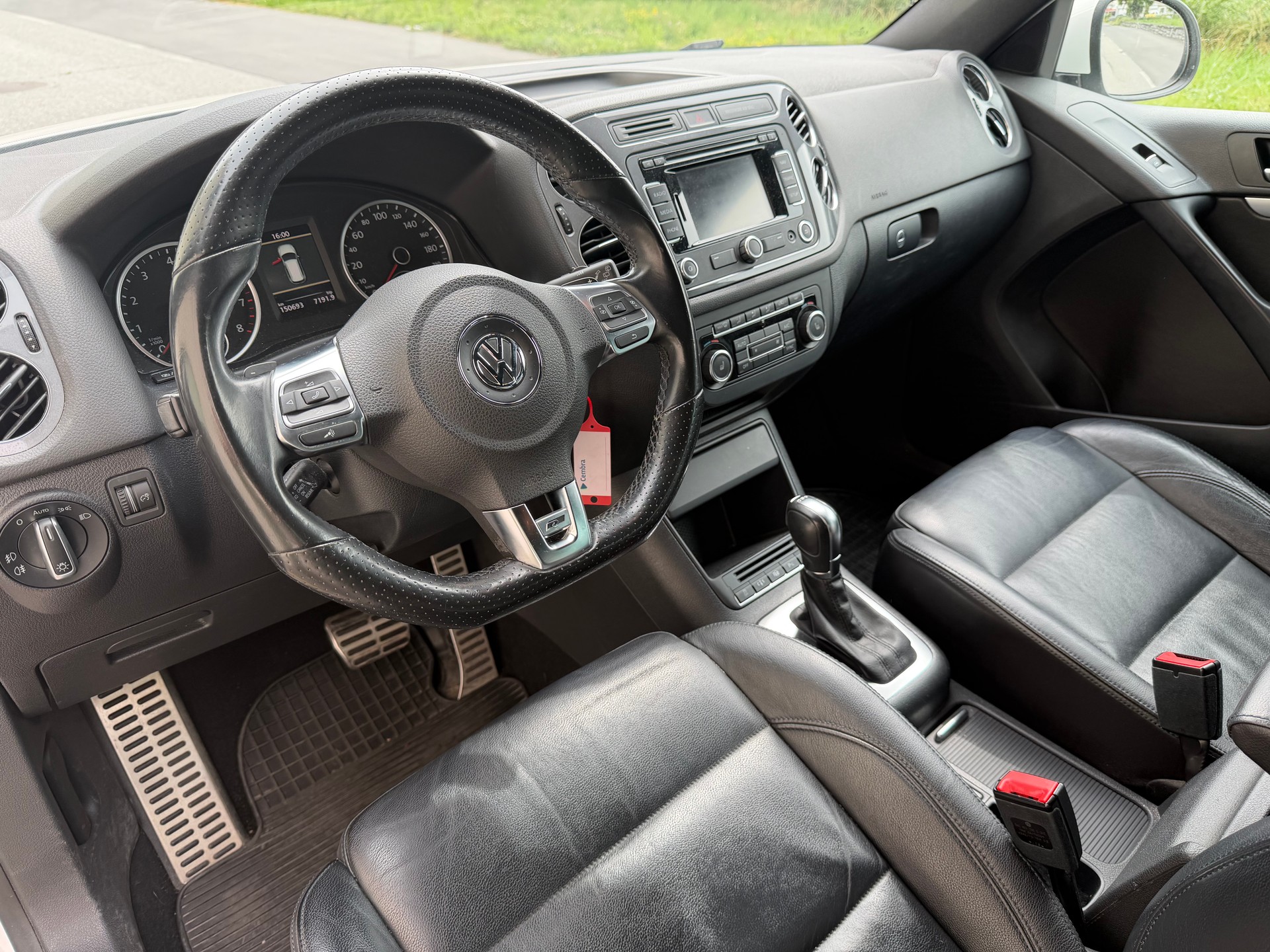 VW Tiguan 2.0 TSI Design 4Motion DSG-image-16