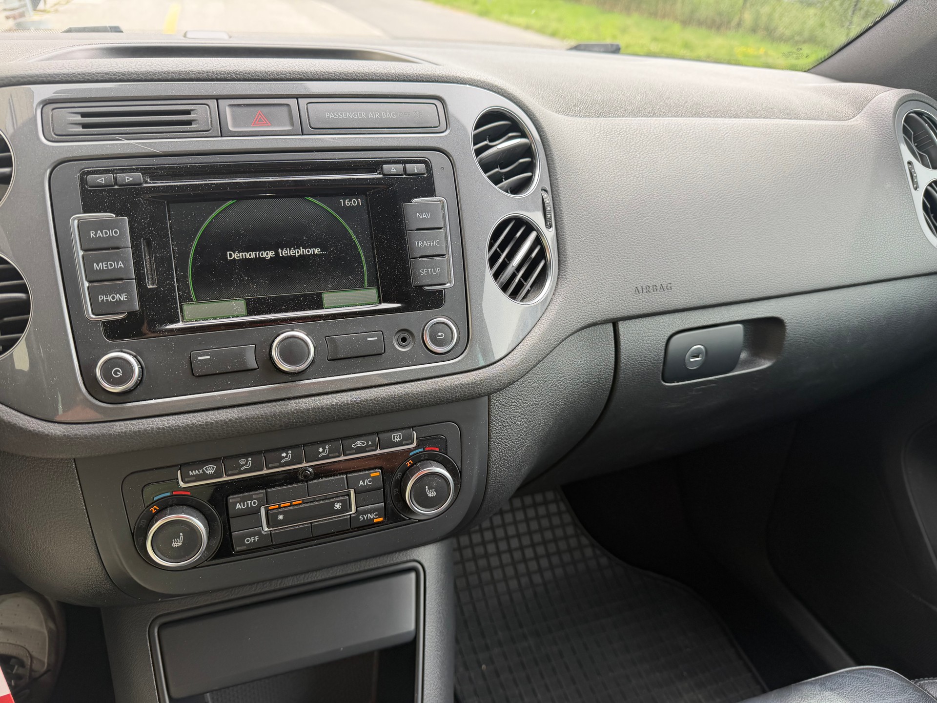 VW Tiguan 2.0 TSI Design 4Motion DSG-image-19