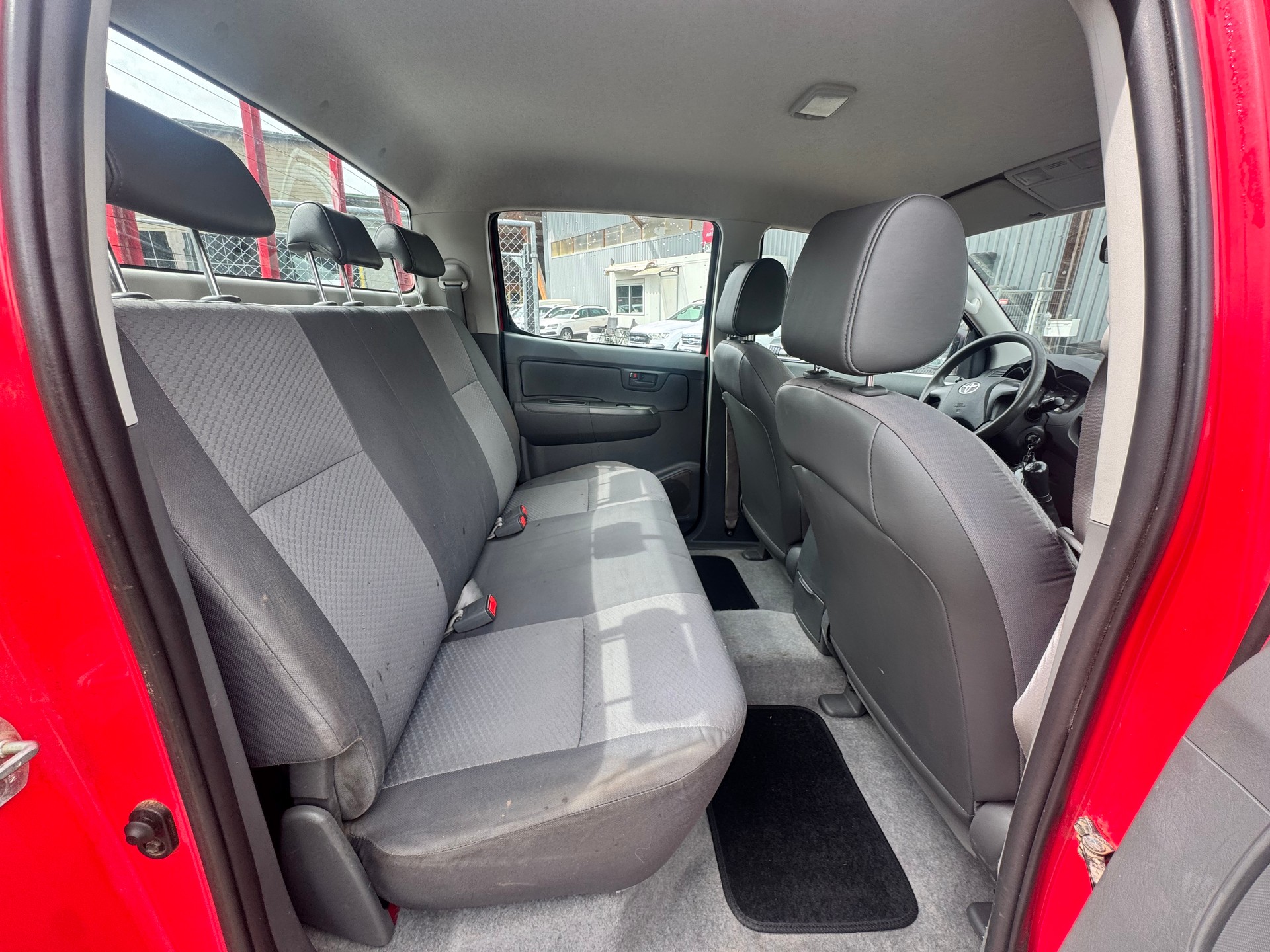 TOYOTA Hilux 2.5D 4WD Double Cab Luna-image-10