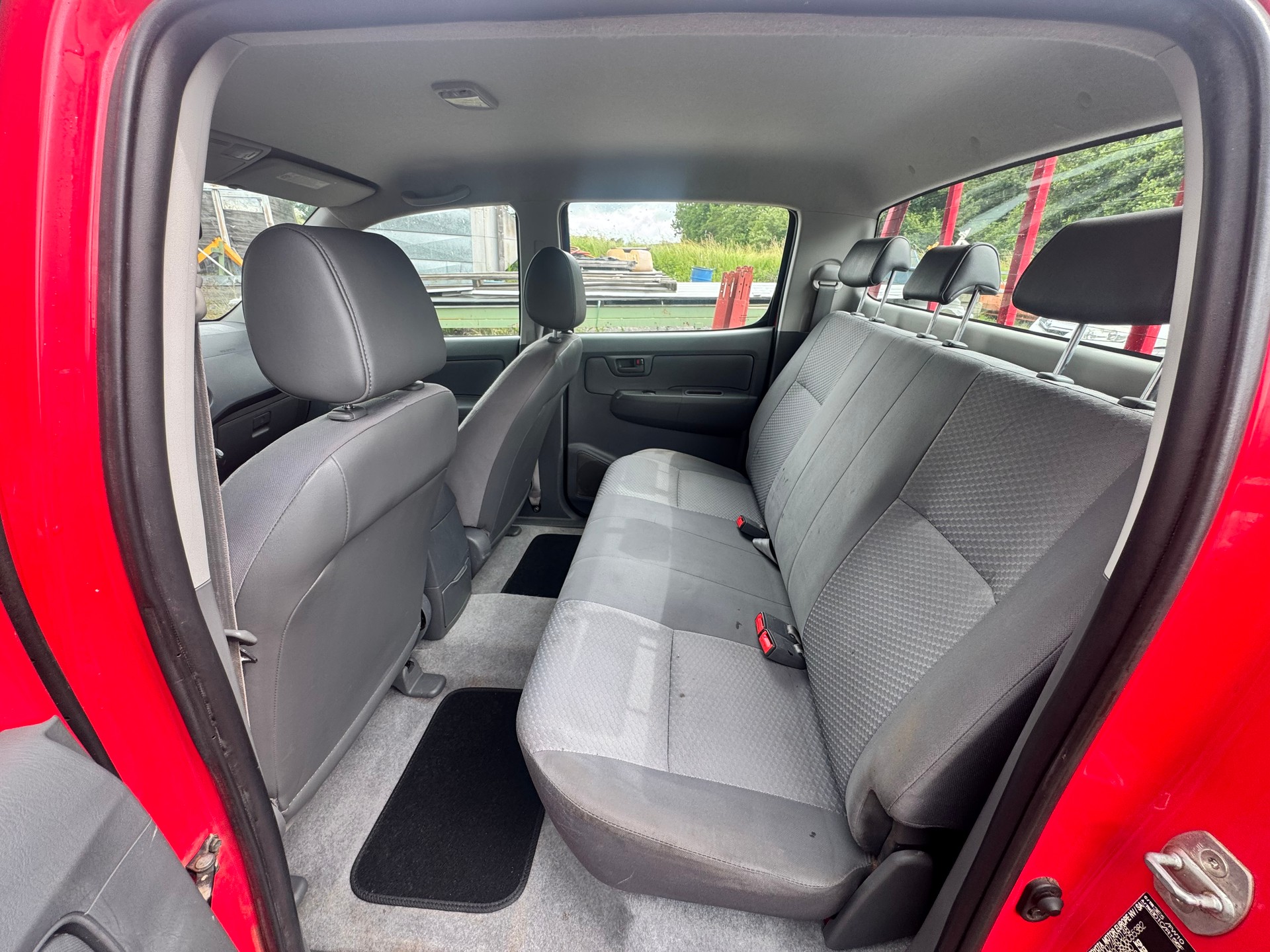 TOYOTA Hilux 2.5D 4WD Double Cab Luna-image-11