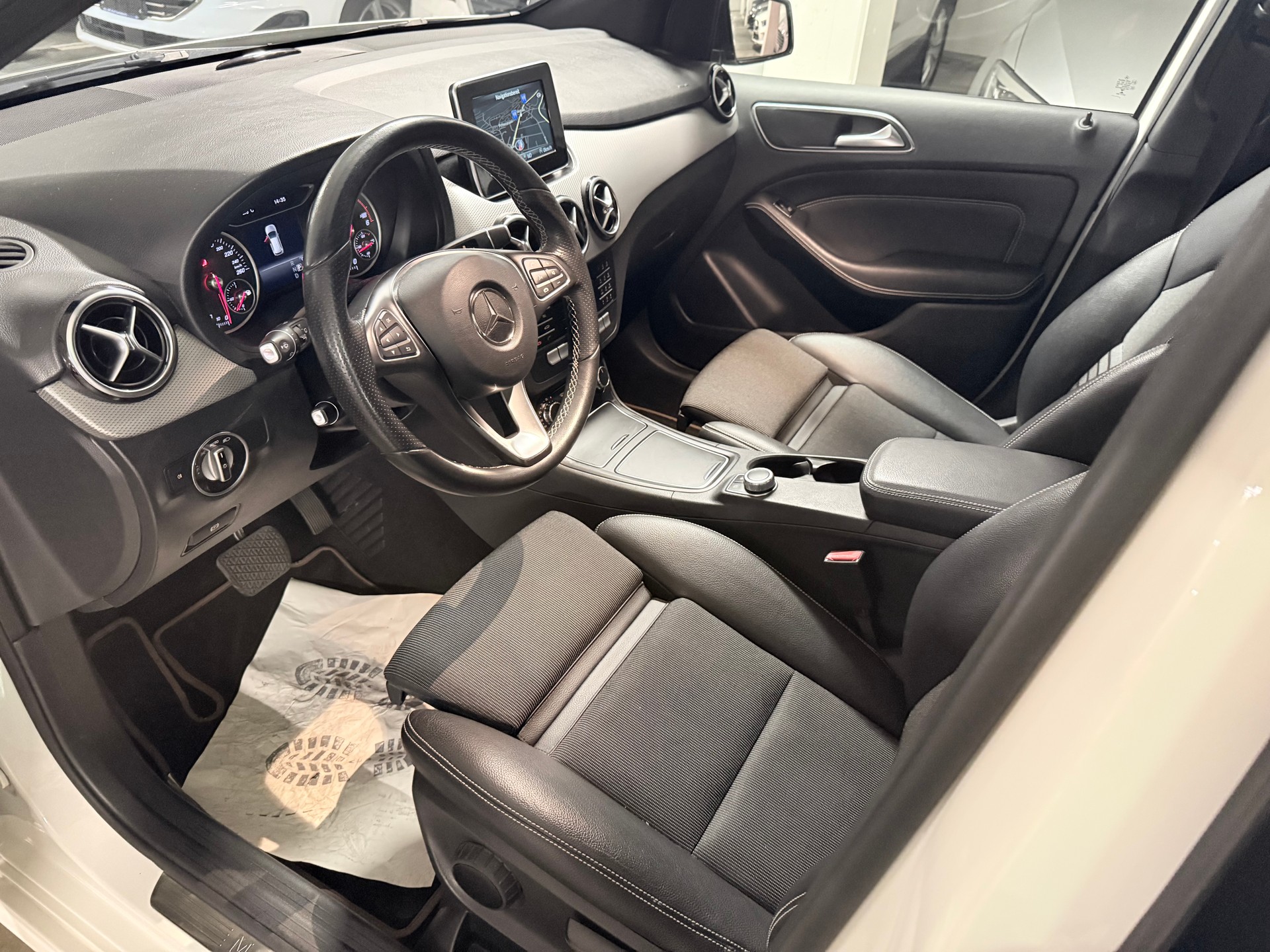 MERCEDES-BENZ B 200 CDI Night Star 7G-DCT-image-10