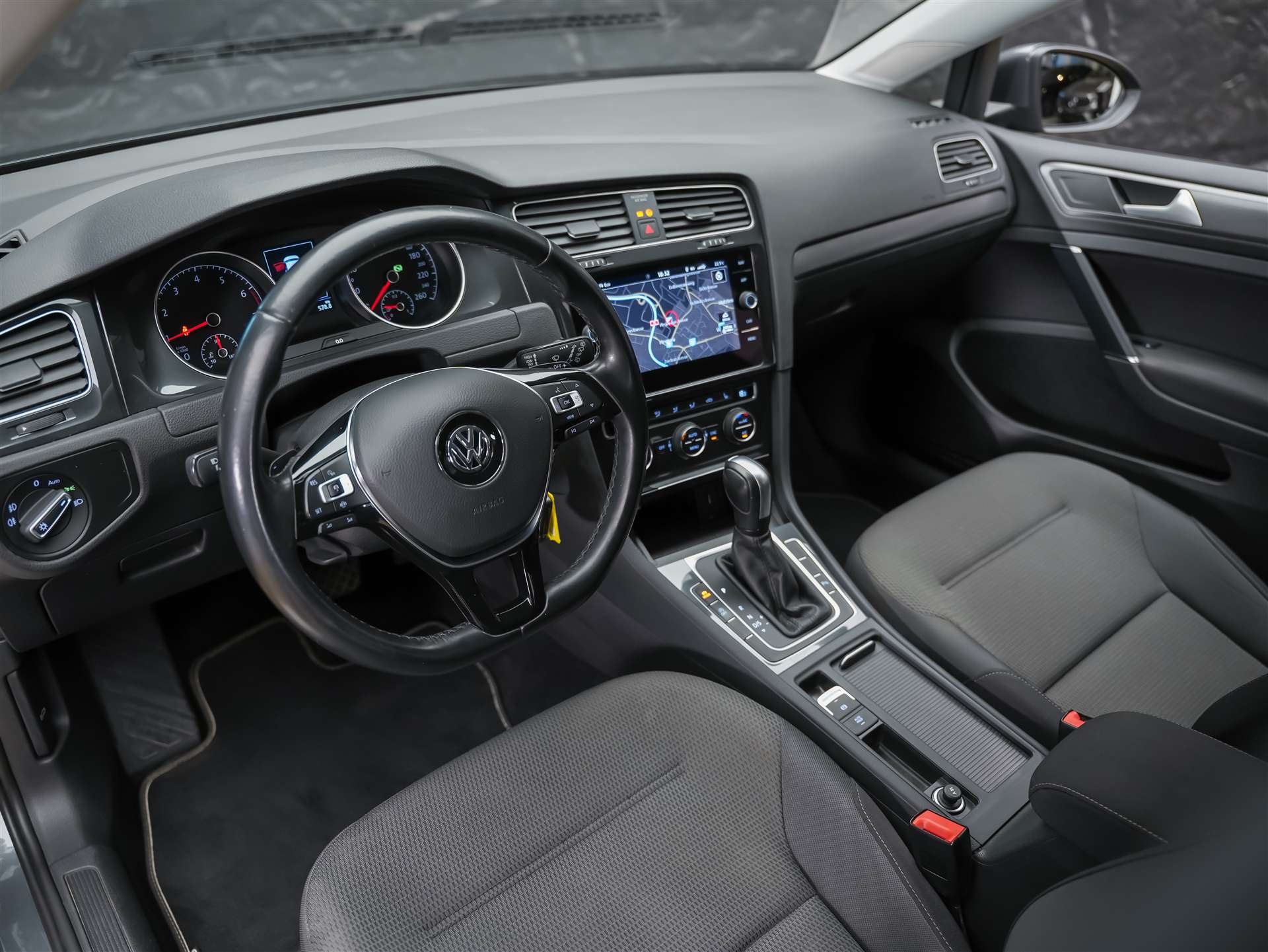 VW Golf Variant 1.5 TSI EVO Comfortline DSG *CH Auto*Abstandsregler*Sitzheizung*-image-7