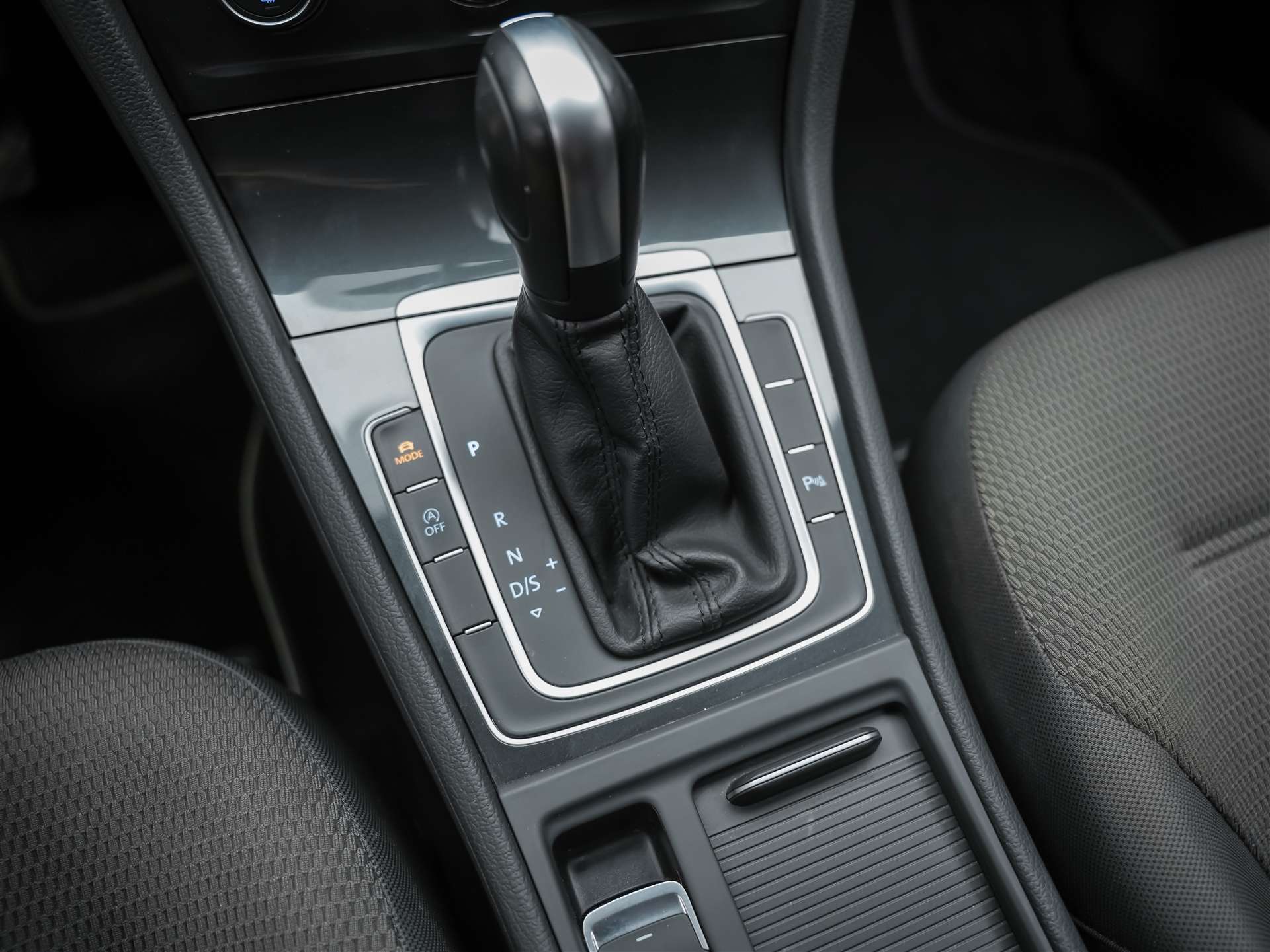 VW Golf Variant 1.5 TSI EVO Comfortline DSG *CH Auto*Abstandsregler*Sitzheizung*-image-19