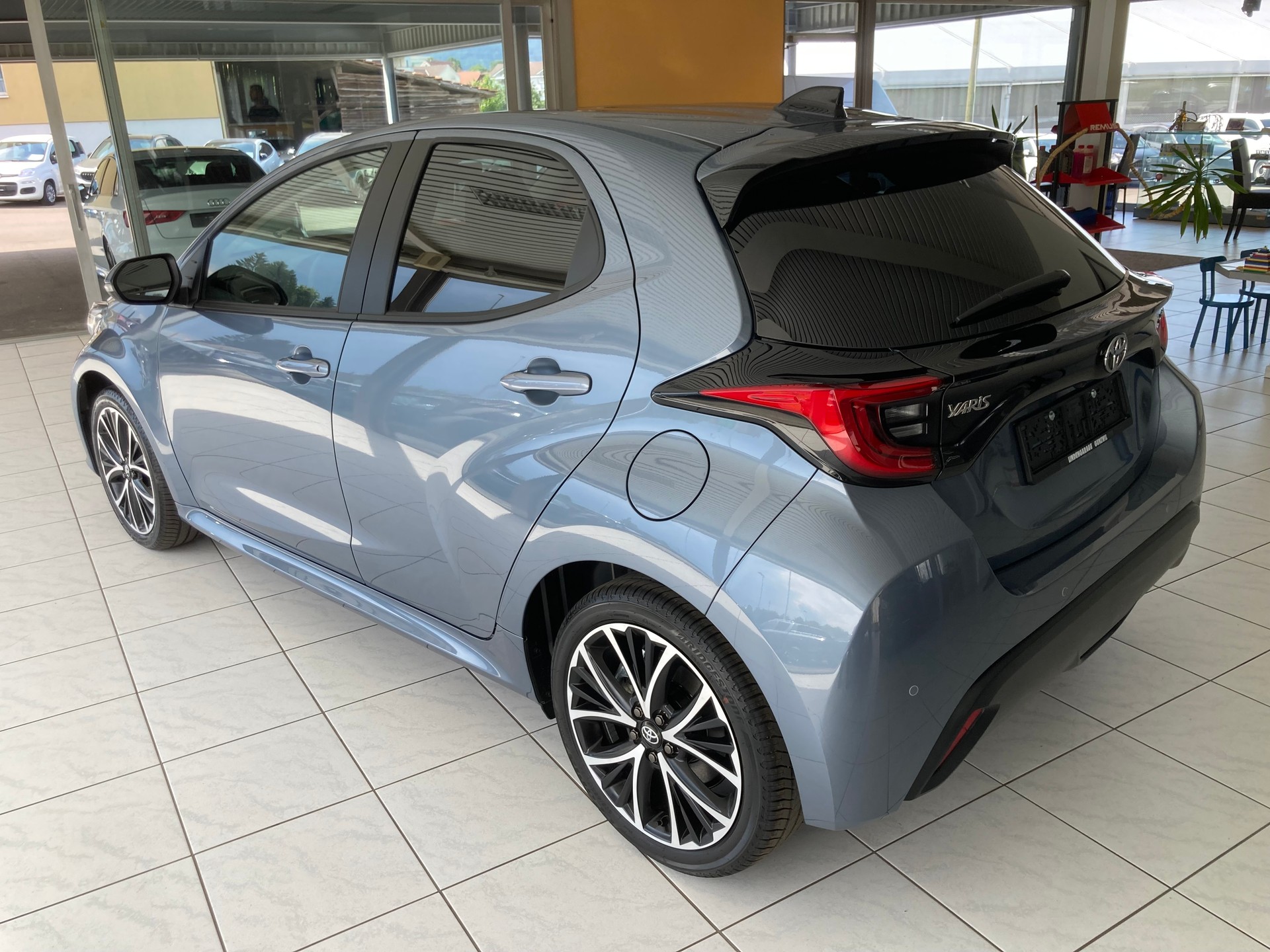 TOYOTA Yaris 1.5 Trend e-CVT-image-5
