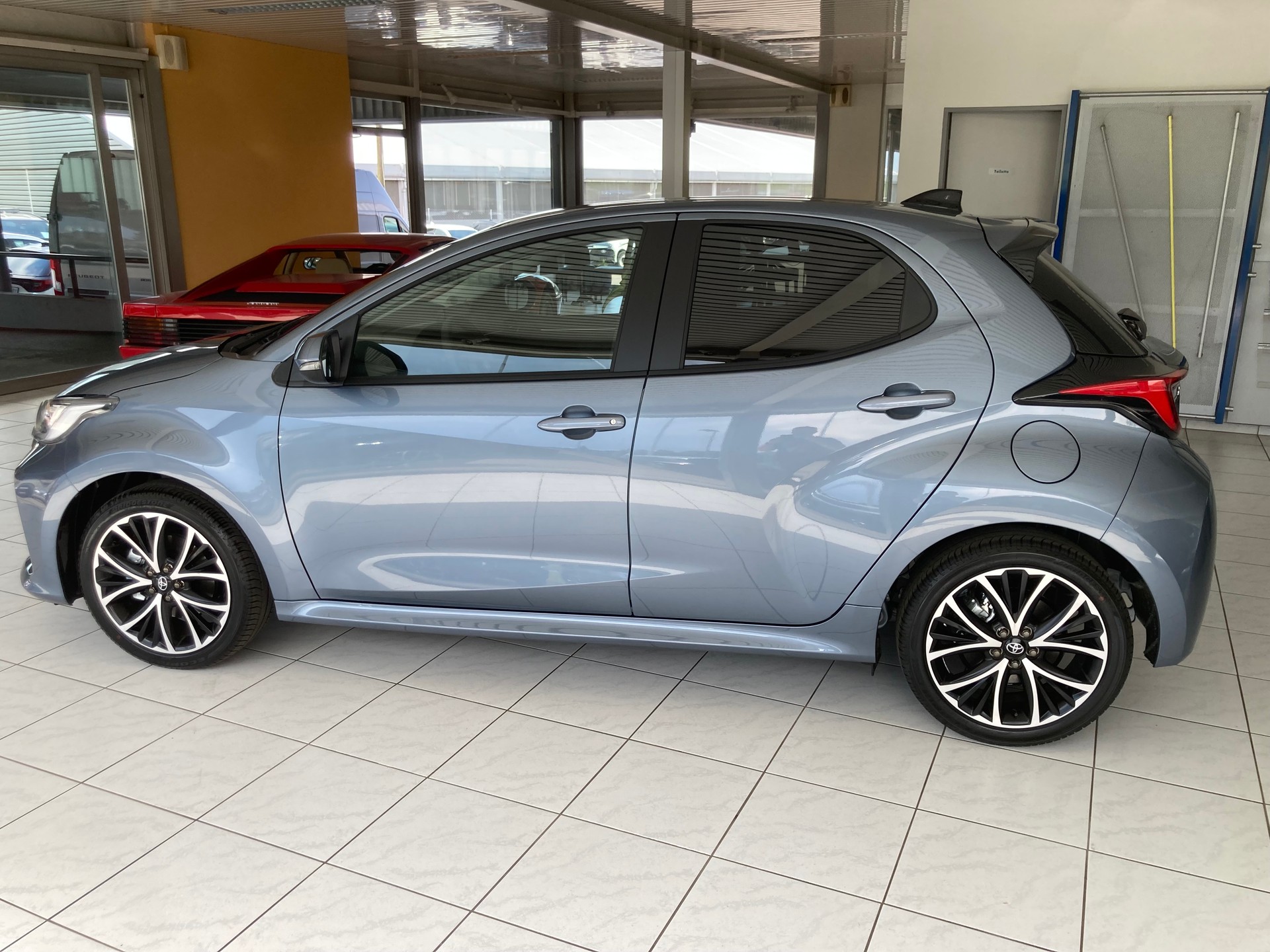 TOYOTA Yaris 1.5 Trend e-CVT-image-6