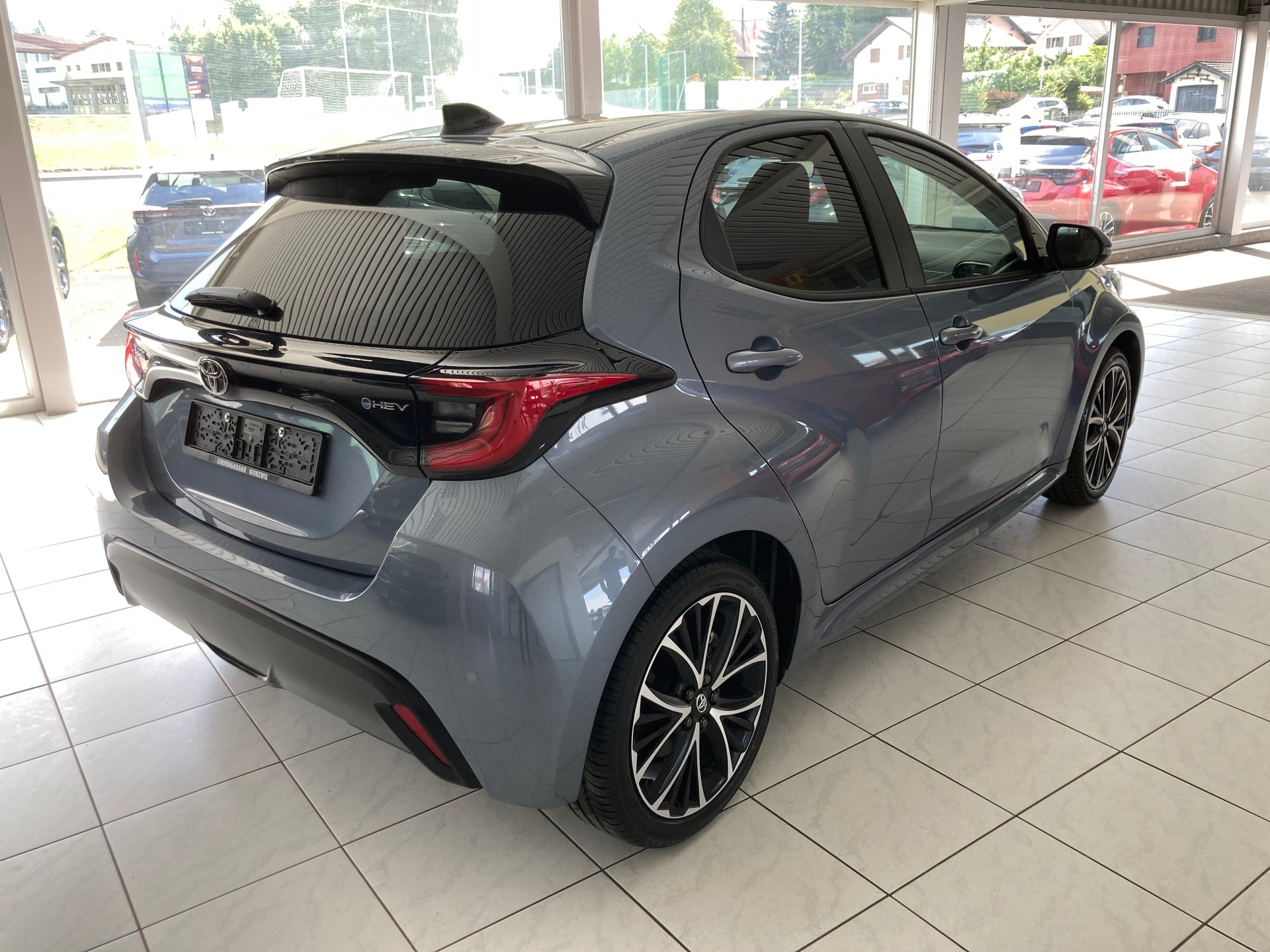 TOYOTA Yaris 1.5 Trend e-CVT-image-3