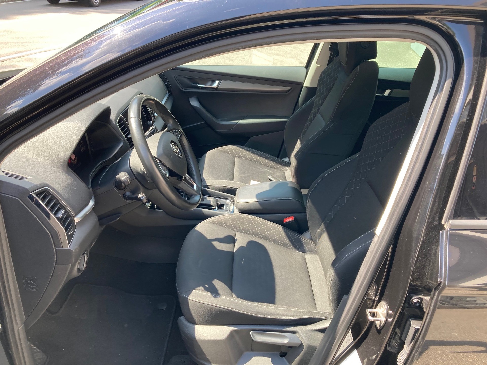 SKODA Karoq 1.0 TSI Ambition DSG-image-9