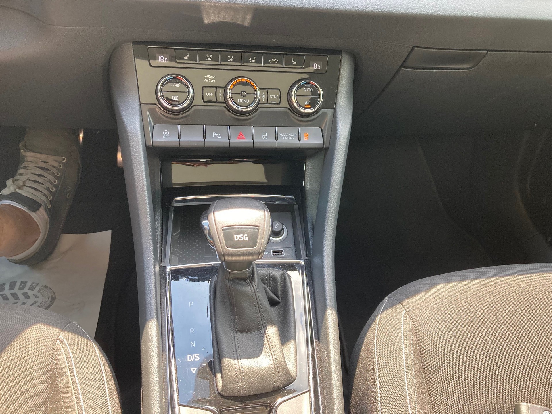 SKODA Karoq 1.0 TSI Ambition DSG-image-6