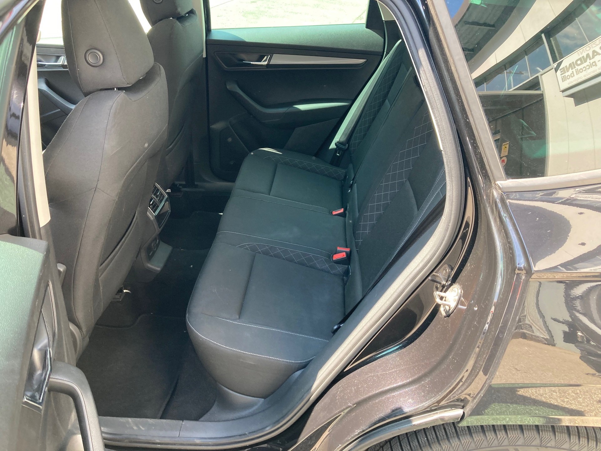 SKODA Karoq 1.0 TSI Ambition DSG-image-10