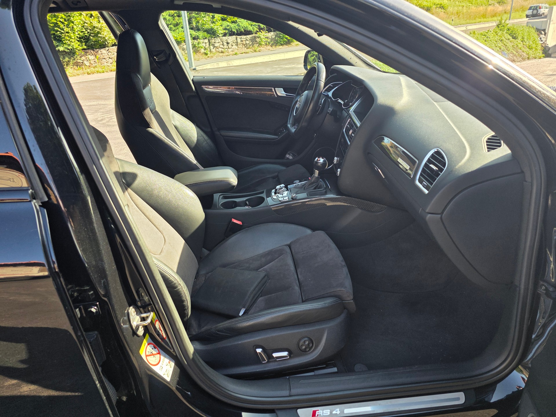 AUDI RS4 Avant 4.2 FSI V8 quattro S-tronic-image-5