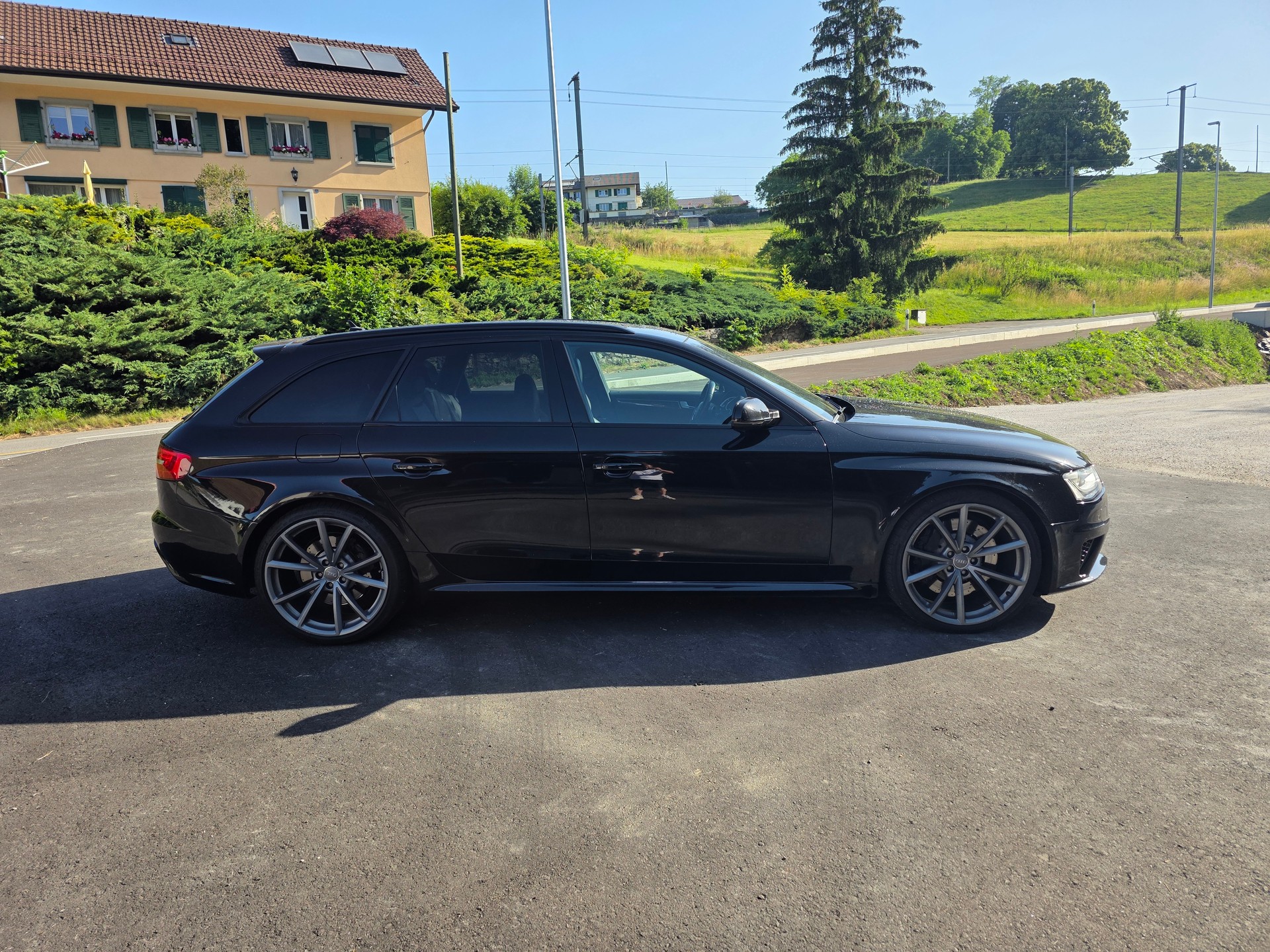 AUDI RS4 Avant 4.2 FSI V8 quattro S-tronic-image-3