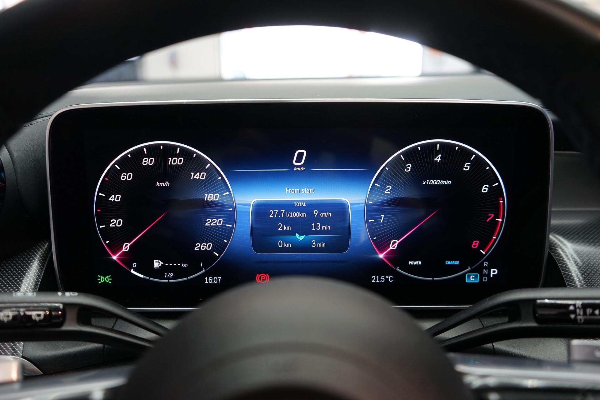 MERCEDES-BENZ GLC 300 4Matic AMG Line 9G-Tronic-image-8
