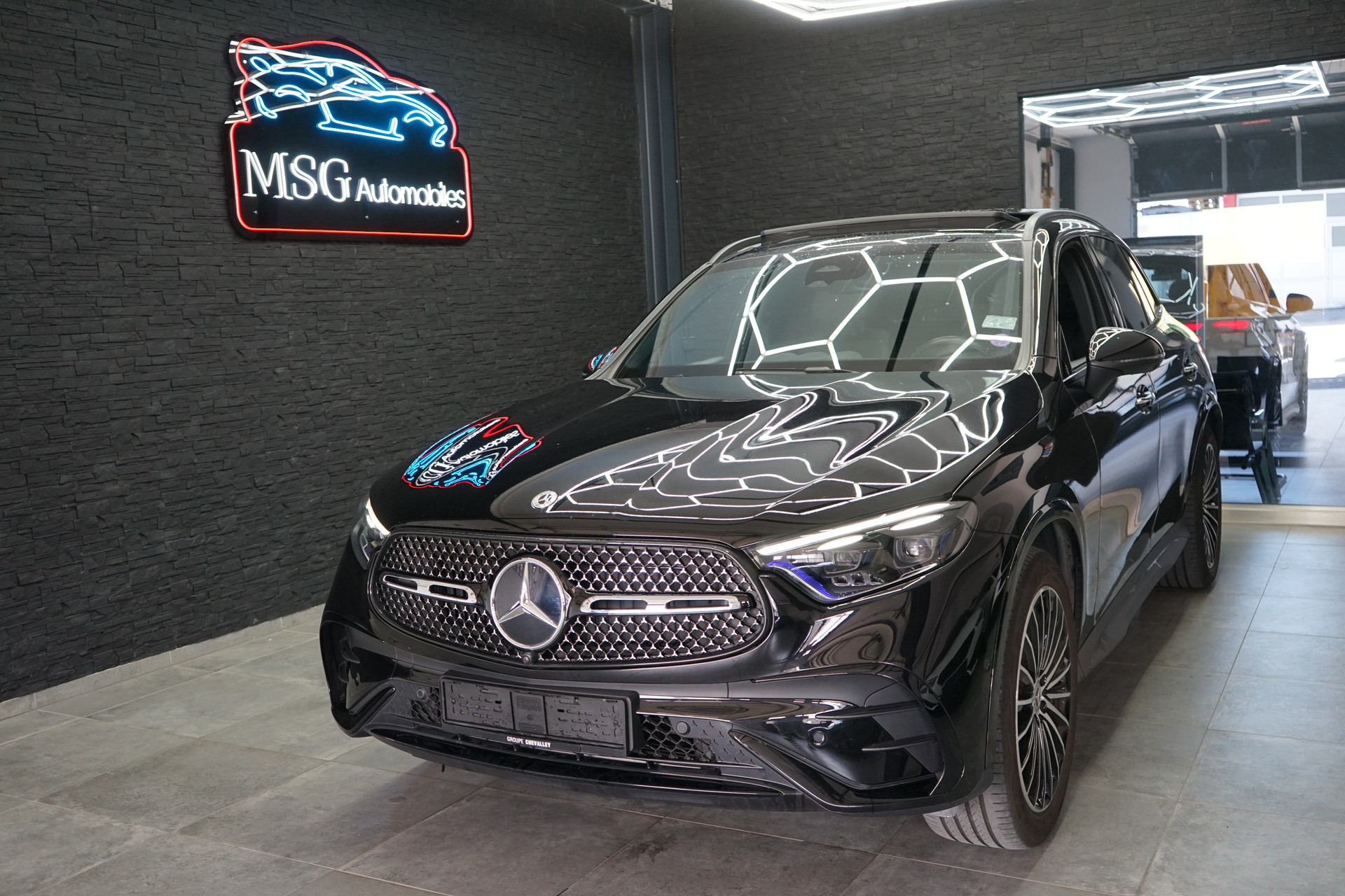 MERCEDES-BENZ GLC 300 4Matic AMG Line 9G-Tronic-image-0