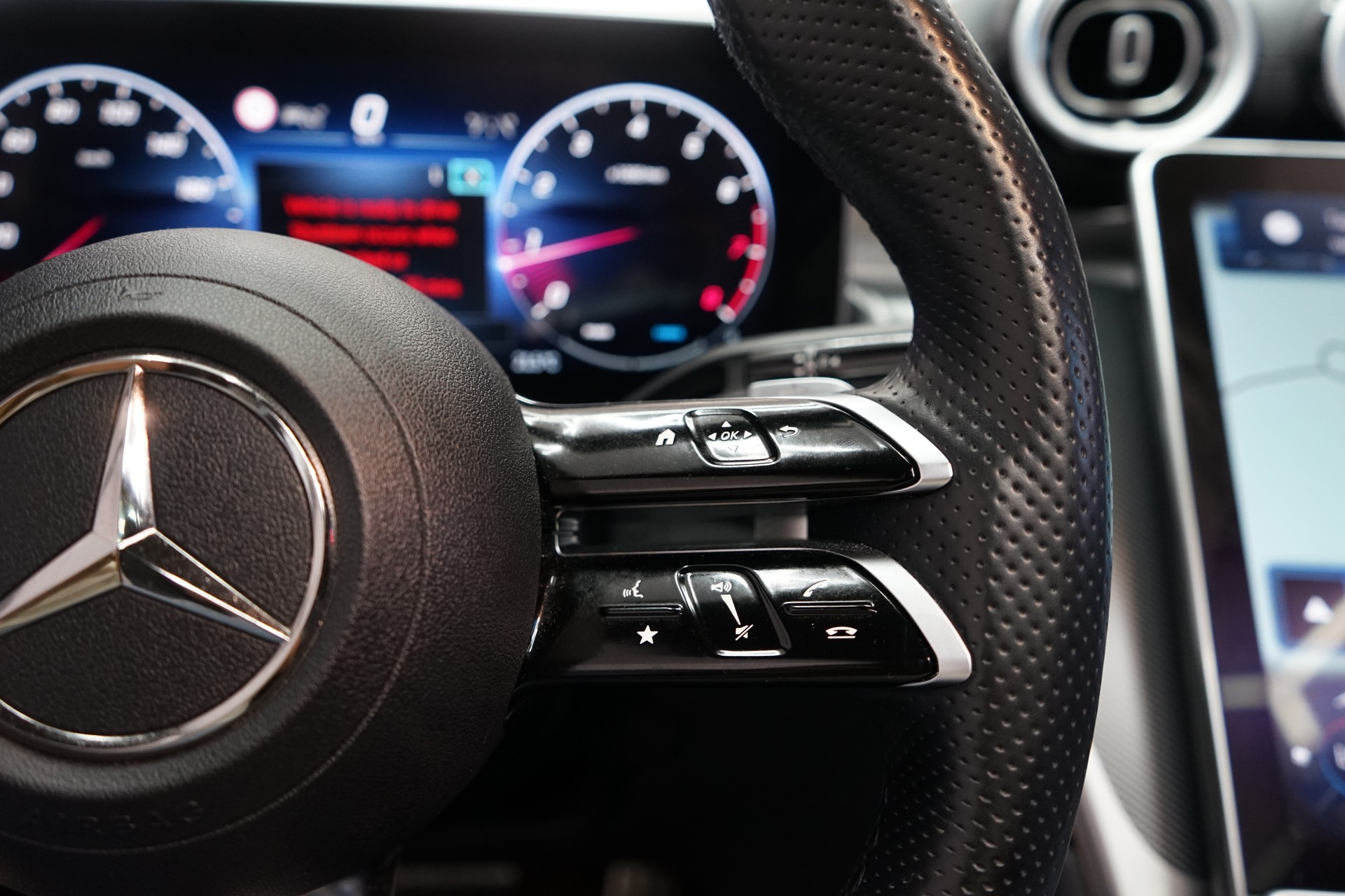 MERCEDES-BENZ GLC 300 4Matic AMG Line 9G-Tronic-image-7