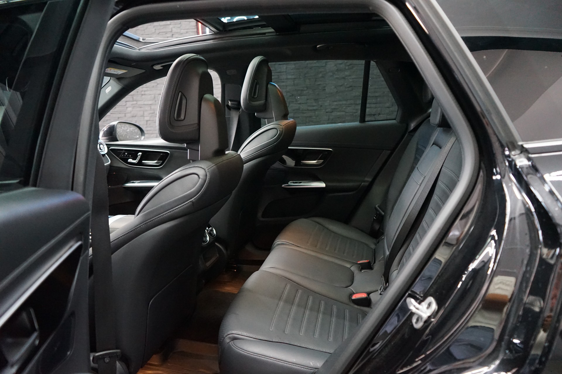 MERCEDES-BENZ GLC 300 4Matic AMG Line 9G-Tronic-image-14
