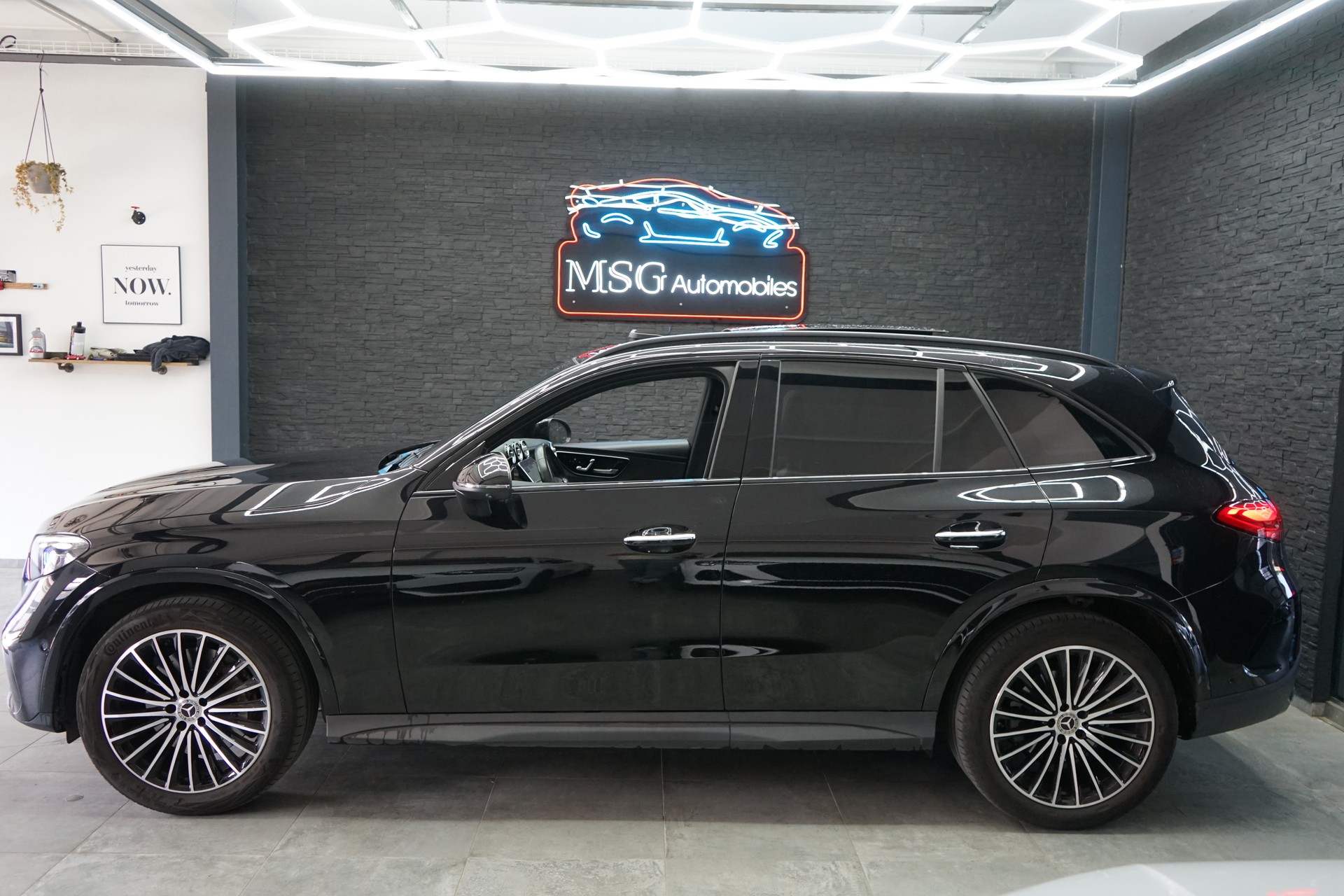 MERCEDES-BENZ GLC 300 4Matic AMG Line 9G-Tronic-image-1