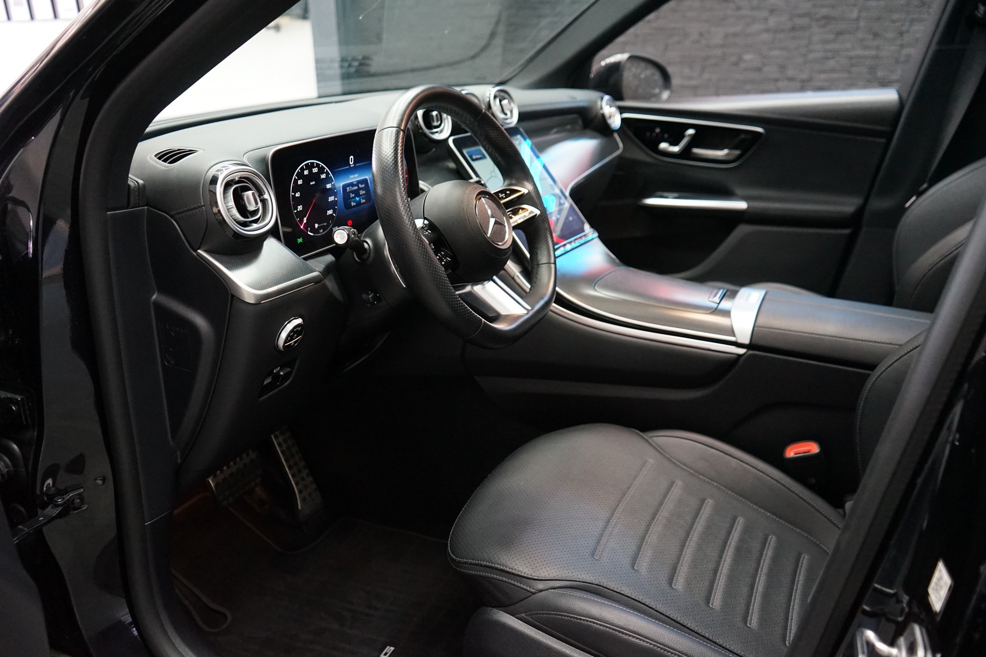 MERCEDES-BENZ GLC 300 4Matic AMG Line 9G-Tronic-image-3