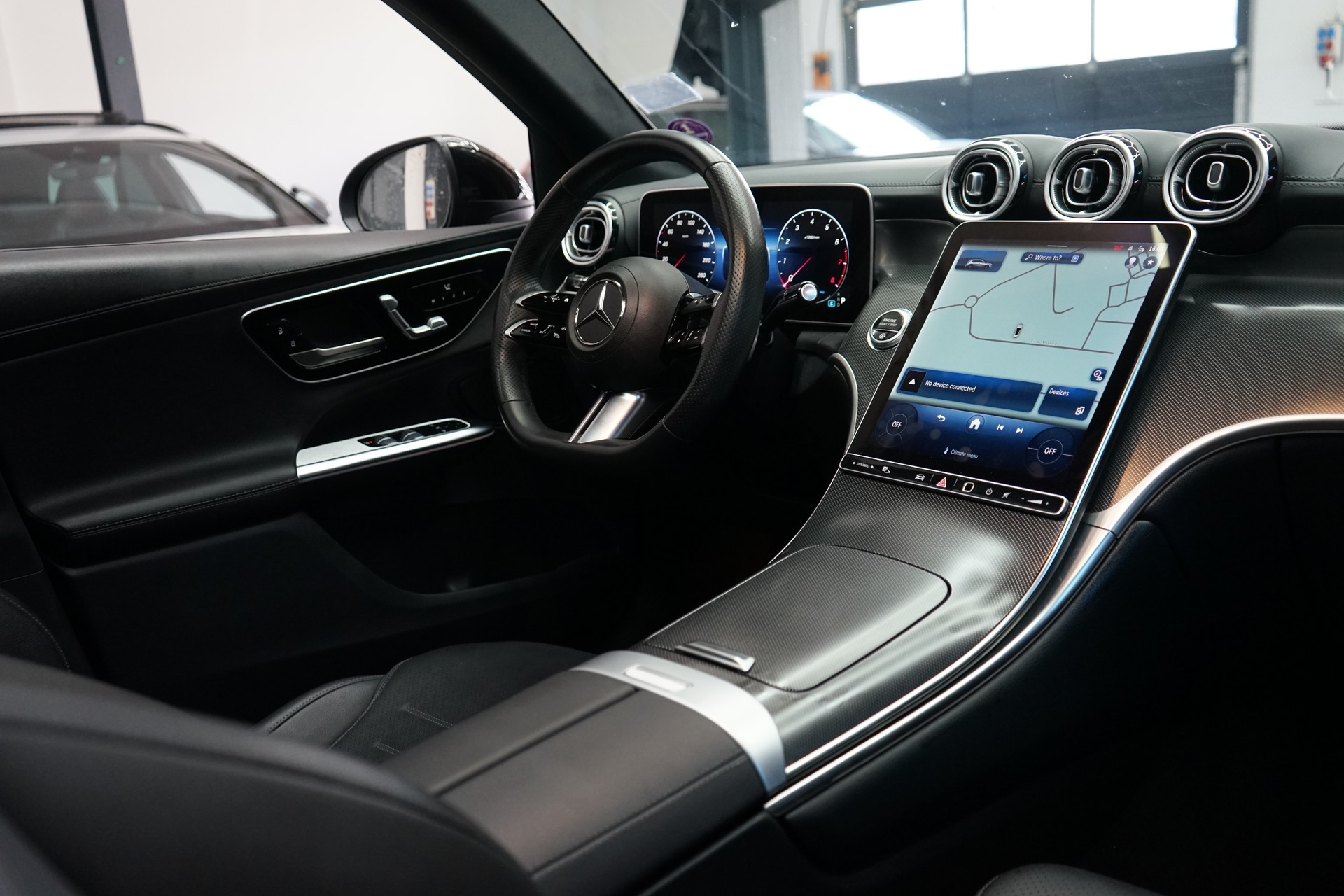 MERCEDES-BENZ GLC 300 4Matic AMG Line 9G-Tronic-image-5