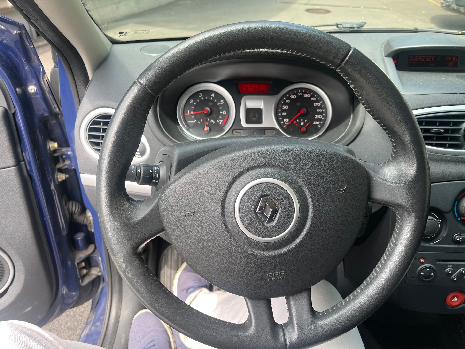 RENAULT Clio 1.6 16V Dynamique-image-9