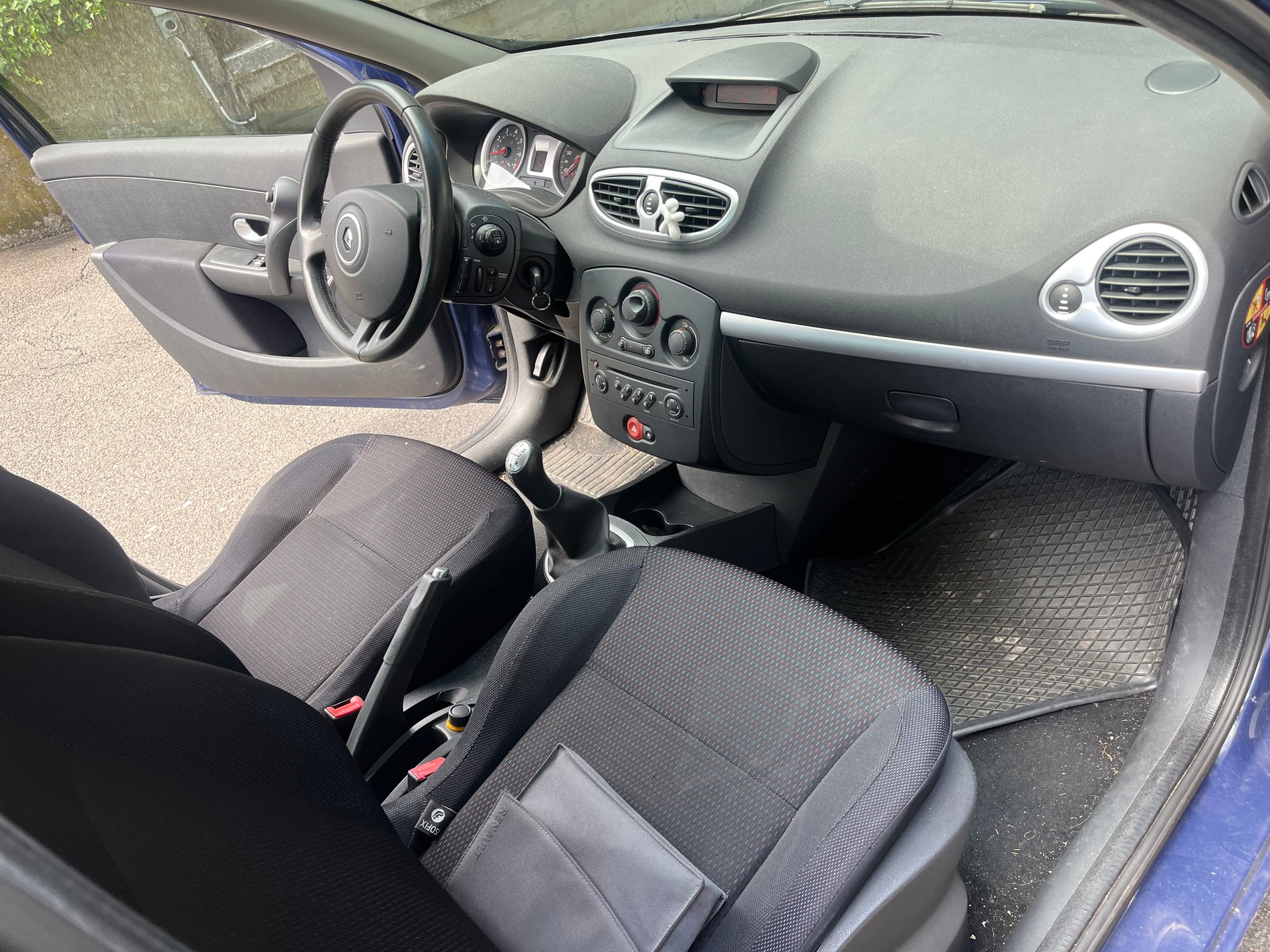 RENAULT Clio 1.6 16V Dynamique-image-13